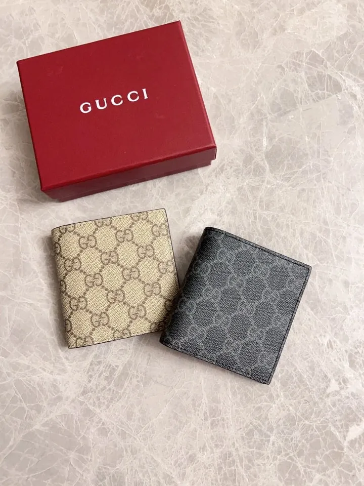 💰310 🇭🇺🇭🇺GG Emblem series reinterprets the classic double G pattern with creative design and innovative functions. 🍃🍃New granular PVC fabric with original factory calfskin, fashionable and versatile! 🍃🍃Brown, black Style number: 821206 (middle clip) Size: 10x10cm