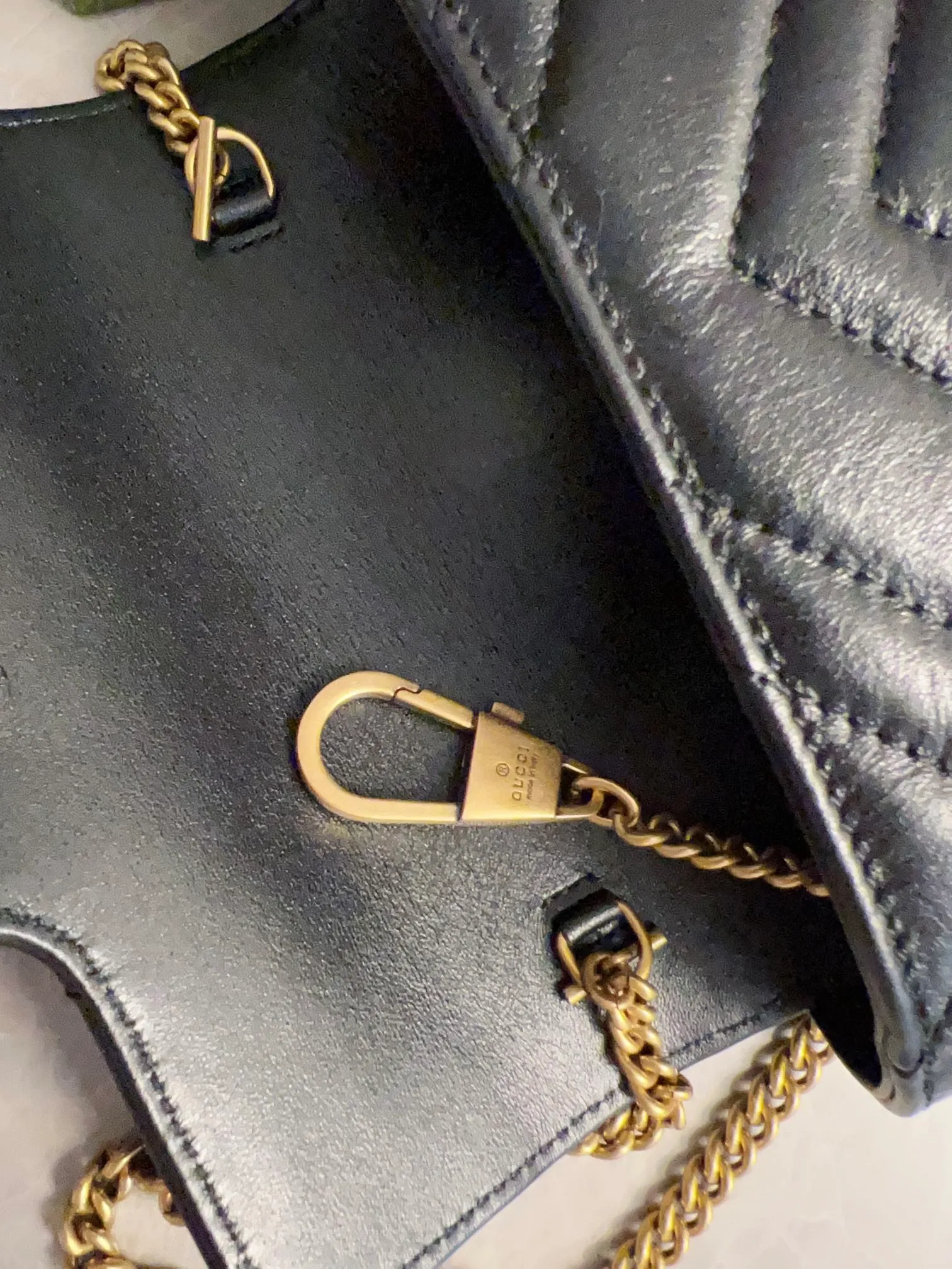 💰600 upgraded version 🇭🇺🇭🇺GUCCI official website updated simultaneously ~ GG marmont series 🐡🐡The latest mini bag, a cute and stylish artifact 🐡🐡The cute design is more practical and can easily accommodate plus mobile phones, lipsticks, and small card holders🐡🐡Imported calfskin is soft to the touch, fashionable and compact! 🐡🐡 Model: 476433, size: 16.5*10.2*5.1 cm, color: black, green, white, bright red, nude pink