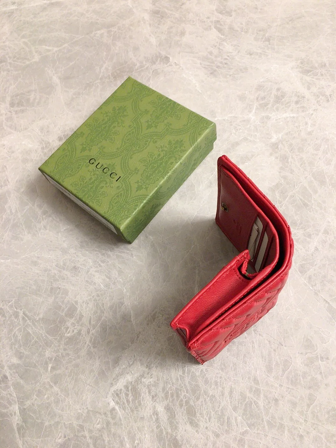 💰340 🇭🇺🇭🇺 Latest～GG Marmont card holder👛👛Humanoid pattern quilted original leather💋💋With GG logo pattern on the back, bronze hardware accessories👛👛 Style number: 466492, size: W11*H8*D3 cm , Color: black, bright red, dark green, nude pink