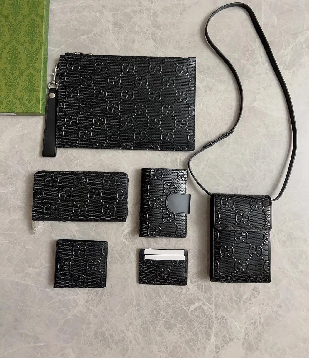 💰300🇭🇺🇭🇺gucci~2020 early autumn new style~short clip bag 🧼🧼GG original factory cowhide cleverly integrated into punching holes and brand logo double G embossing🧼🧼Highlights extraordinary design quality, simple and elegant, super large capacity, fashionable must-have item! Very practical🧼🧼Real shot, model: 625562, color: Kepi, size: 12×9.7cm