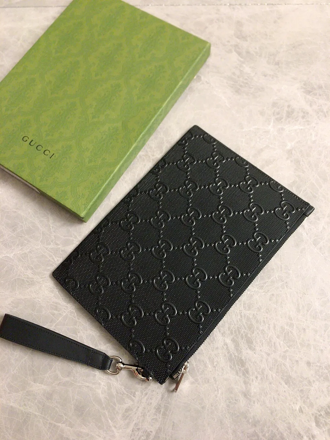 💰540 🇭🇺🇭🇺gucci~2020 early autumn new handbag🌂🌂GG original factory cowhide cleverly integrated into punching holes and brand logo double G embossing🌂🌂Highlight the extraordinary design quality, simple and elegant, super large capacity, very practical🌂🌂Detachable Italian leather wristband! Actual photo, model: 625569, color: Kepi, size: width 30.5×height 21×depth 1.5cm