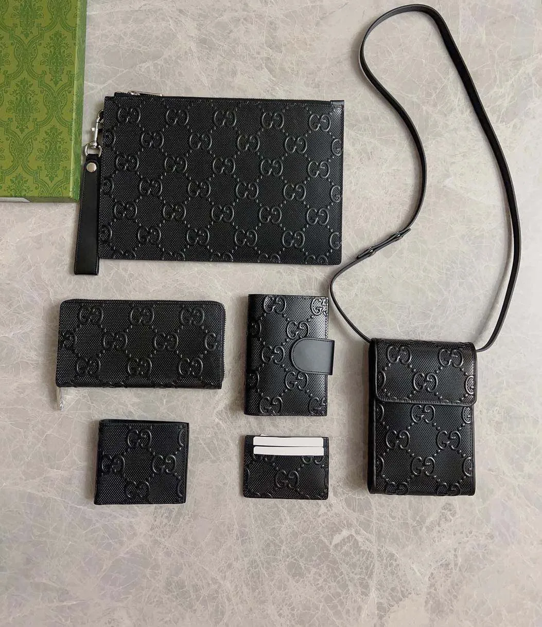 💰540 🇭🇺🇭🇺gucci~2020 early autumn new handbag🌂🌂GG original factory cowhide cleverly integrated into punching holes and brand logo double G embossing🌂🌂Highlight the extraordinary design quality, simple and elegant, super large capacity, very practical🌂🌂Detachable Italian leather wristband! Actual photo, model: 625569, color: Kepi, size: width 30.5×height 21×depth 1.5cm