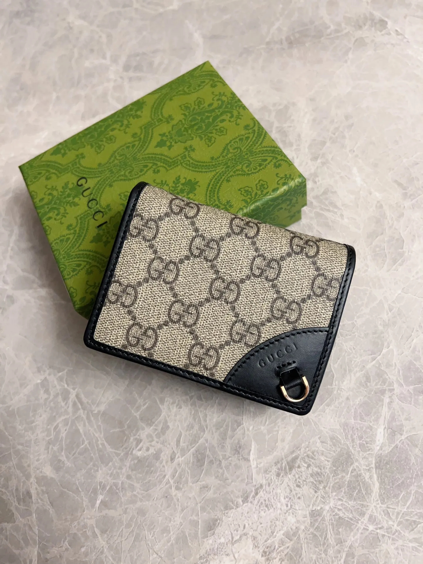 💰380 🇮🇹🇮🇹‼ ️GG Emblem series mini wallet ~ card holder The new GG Emblem series reinterprets the brand's timeless elegance and exquisite craftsmanship 🍒🍒This beige and dark brown mini wallet reinterprets the brand's new small accessories series, 🍒🍒It is crafted from the new GG letter pattern canvas 🍒🍒Elaborately equipped with multiple compartments and cleverly integrated into practical snap closures. Model: 820692 Size: 11x8.5x3cm Color: black, brown/pvc.
