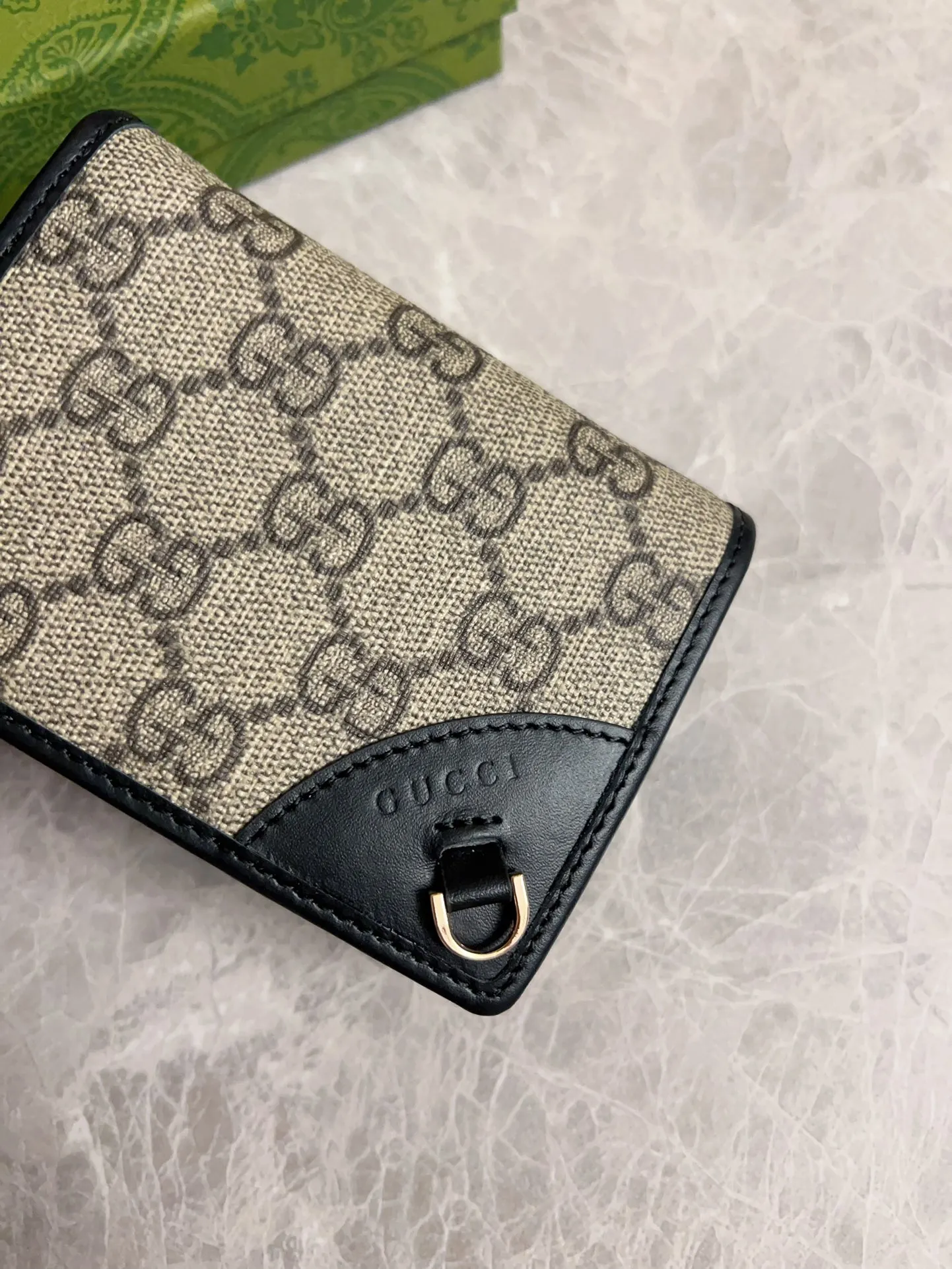 💰380 🇮🇹🇮🇹‼ ️GG Emblem series mini wallet ~ card holder The new GG Emblem series reinterprets the brand's timeless elegance and exquisite craftsmanship 🍒🍒This beige and dark brown mini wallet reinterprets the brand's new small accessories series, 🍒🍒It is crafted from the new GG letter pattern canvas 🍒🍒Elaborately equipped with multiple compartments and cleverly integrated into practical snap closures. Model: 820692 Size: 11x8.5x3cm Color: black, brown/pvc.