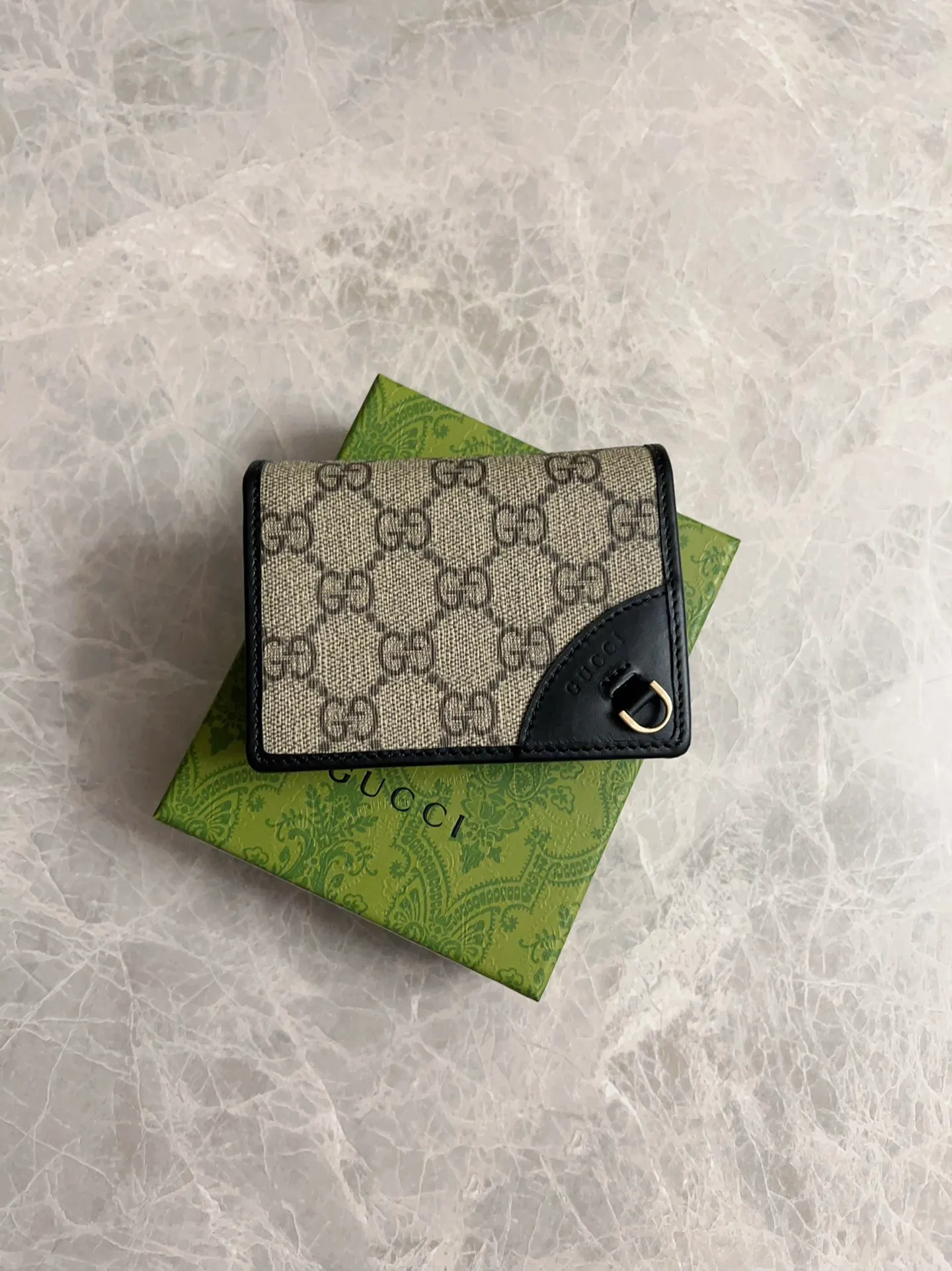 💰380 🇮🇹🇮🇹‼ ️GG Emblem series mini wallet ~ card holder The new GG Emblem series reinterprets the brand's timeless elegance and exquisite craftsmanship 🍒🍒This beige and dark brown mini wallet reinterprets the brand's new small accessories series, 🍒🍒It is crafted from the new GG letter pattern canvas 🍒🍒Elaborately equipped with multiple compartments and cleverly integrated into practical snap closures. Model: 820692 Size: 11x8.5x3cm Color: black, brown/pvc.