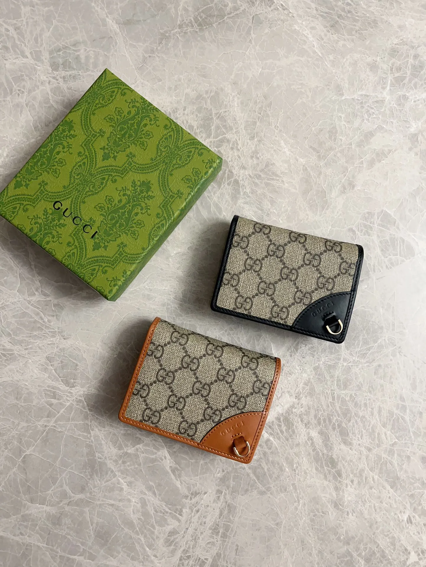 💰380 🇮🇹🇮🇹‼ ️GG Emblem series mini wallet ~ card holder The new GG Emblem series reinterprets the brand's timeless elegance and exquisite craftsmanship 🍒🍒This beige and dark brown mini wallet reinterprets the brand's new small accessories series, 🍒🍒It is crafted from the new GG letter pattern canvas 🍒🍒Elaborately equipped with multiple compartments and cleverly integrated into practical snap closures. Model: 820692 Size: 11x8.5x3cm Color: black, brown/pvc.