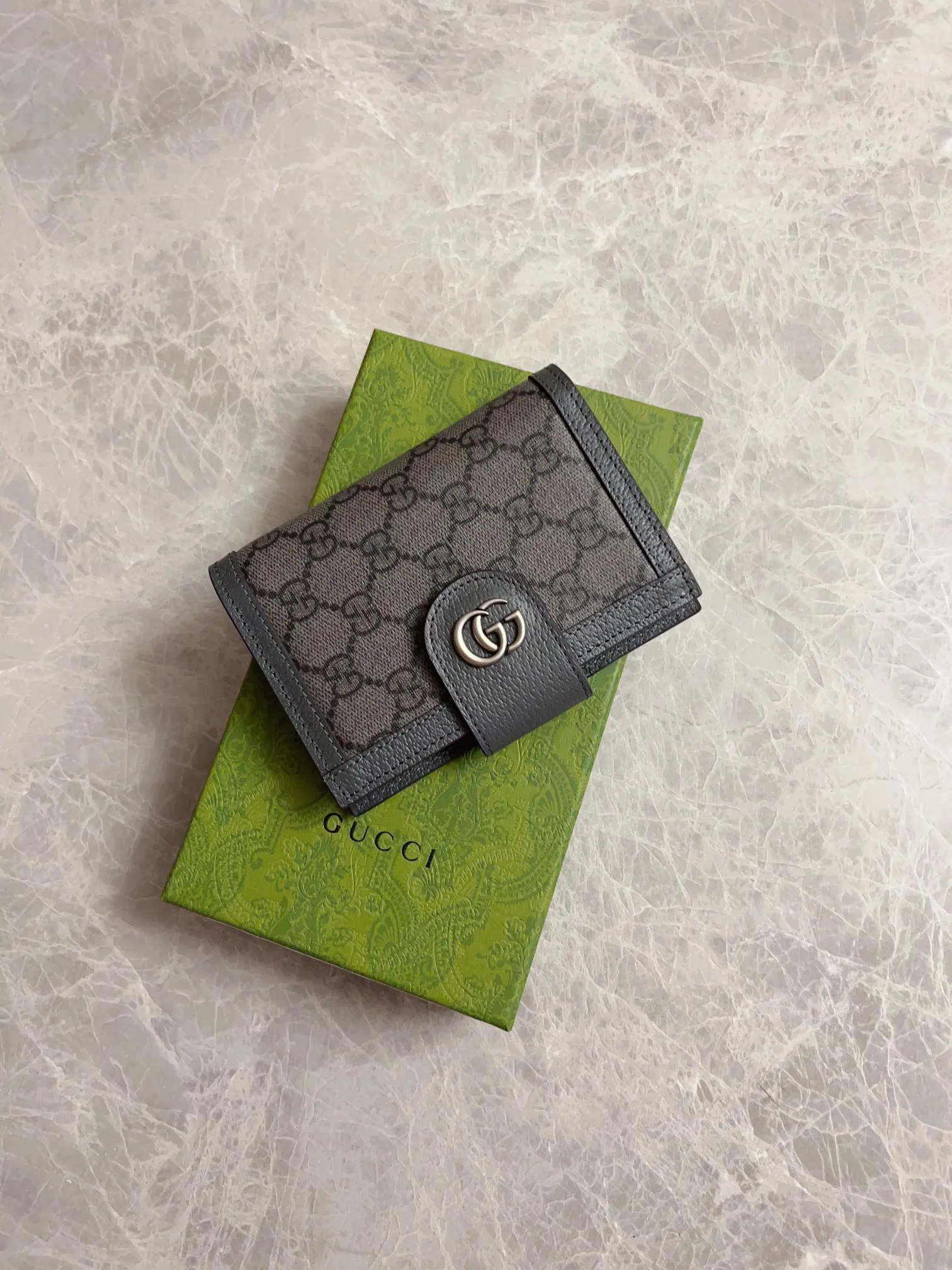 💰360 🇭🇺🇭🇺GucciO’s latest phidia series passport holder bag, Ophidia series items have endless retro feelings. Gray GG Supreme canvas, gray cowhide piping, palladium tone hardware Double G Model: 732755 Dimensions: 10x 14x2.5cm Color: gray/pvc.