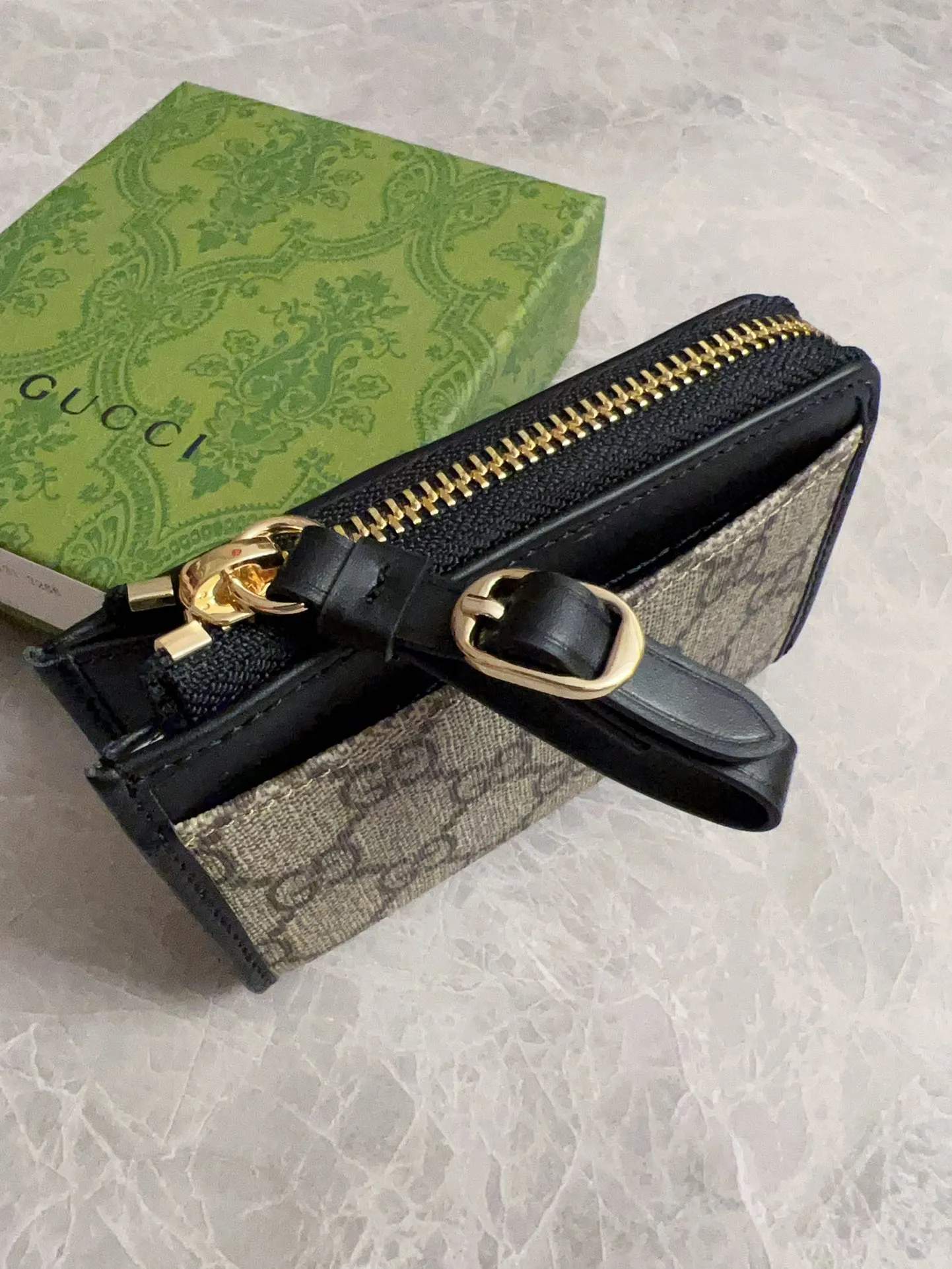 💰400 🇮🇹🇮🇹Gucci’s latest GG Supreme premium PVC with original cowhide small wallet/card holder🌾🌾Model: 821804, size: 13×8.5x3cm