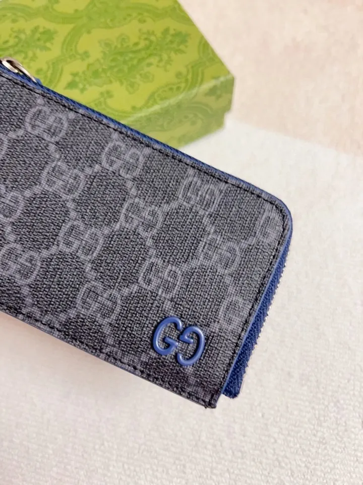 💰340 🇭🇺🇭🇺Gucci’s latest collection ~ card holder 🥗🥗 uses a two-tone design full of contrasting beauty to make the GG logo emblazoned on the bag stand out 🥗🥗 The fabric is made of black GG and the lining is made of contrasting cowhide 🥗🥗Black GG Supreme canvas, black pvc blue Size: 13.5x 8cm Model: 795233 (original product)