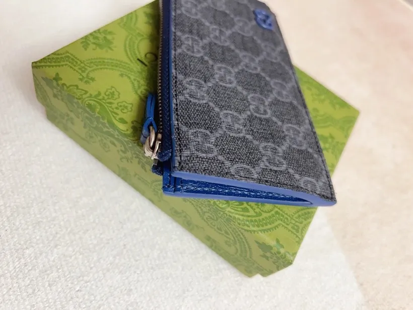 💰340 🇭🇺🇭🇺Gucci’s latest collection ~ card holder 🥗🥗 uses a two-tone design full of contrasting beauty to make the GG logo emblazoned on the bag stand out 🥗🥗 The fabric is made of black GG and the lining is made of contrasting cowhide 🥗🥗Black GG Supreme canvas, black pvc blue Size: 13.5x 8cm Model: 795233 (original product)