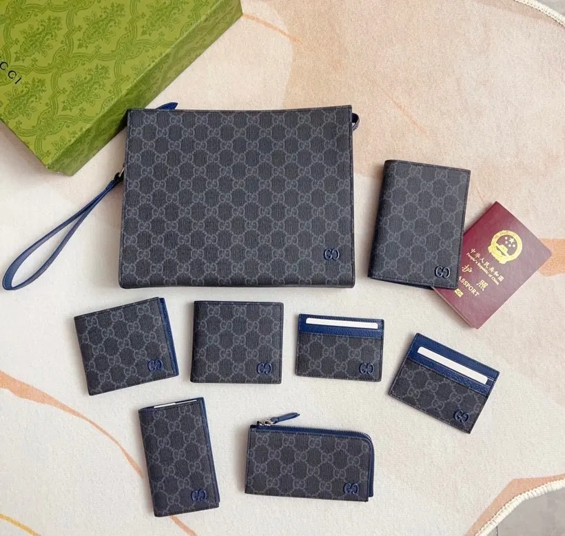💰340 🇭🇺🇭🇺Gucci’s latest collection ~ card holder 🥗🥗 uses a two-tone design full of contrasting beauty to make the GG logo emblazoned on the bag stand out 🥗🥗 The fabric is made of black GG and the lining is made of contrasting cowhide 🥗🥗Black GG Supreme canvas, black pvc blue Size: 13.5x 8cm Model: 795233 (original product)