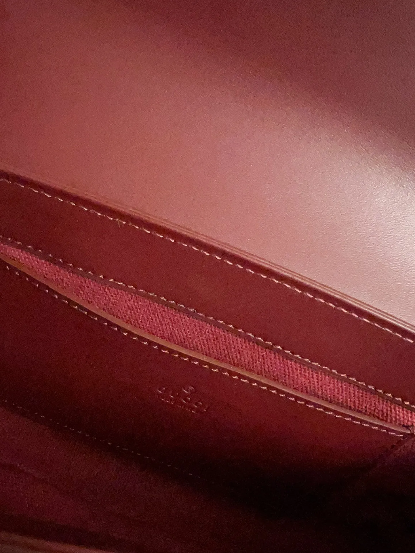 💰760 🇭🇺🇭🇺New product on official website! Exquisite little red cat bag, 🐱🐱PVC with burgundy calfskin, cute and delicate little red cat printed on the leather! 🐱🐱Adjustable leather shoulder strap, model number 818764, size: 22x13x4🐱🐱Original product!