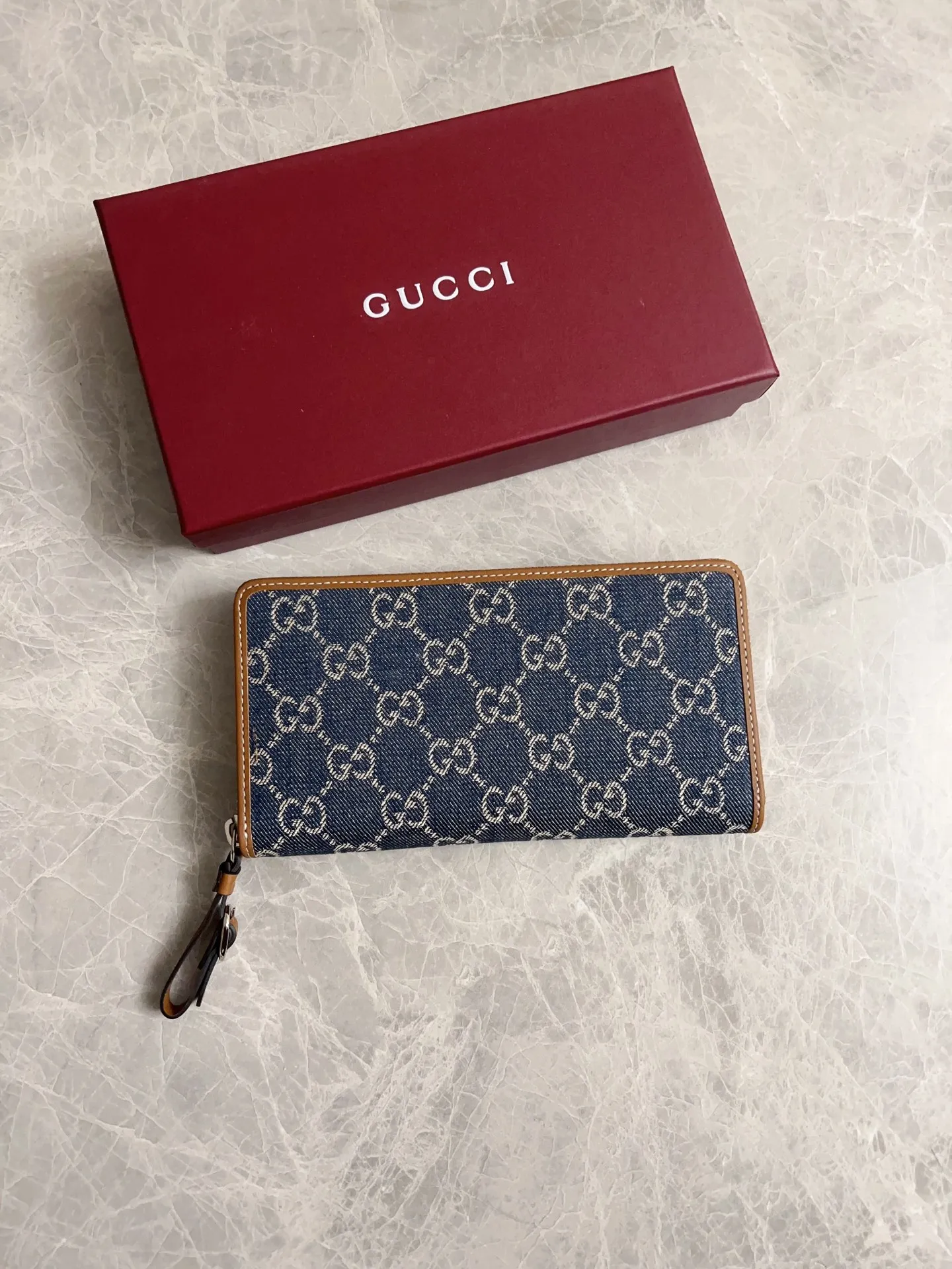 💰450 🇭🇺🇭🇺Original product! 🧽🧽jackie1961 denim denim series launches a new compact and noble style🧽🧽White hardware button pulls, washed denim makes the whole design exude elegance and timelessness🧽🧽Exquisite and fashionable! 🧽🧽Model: 819122, size: 19x10x 2.5cm, color: denim/brown leather