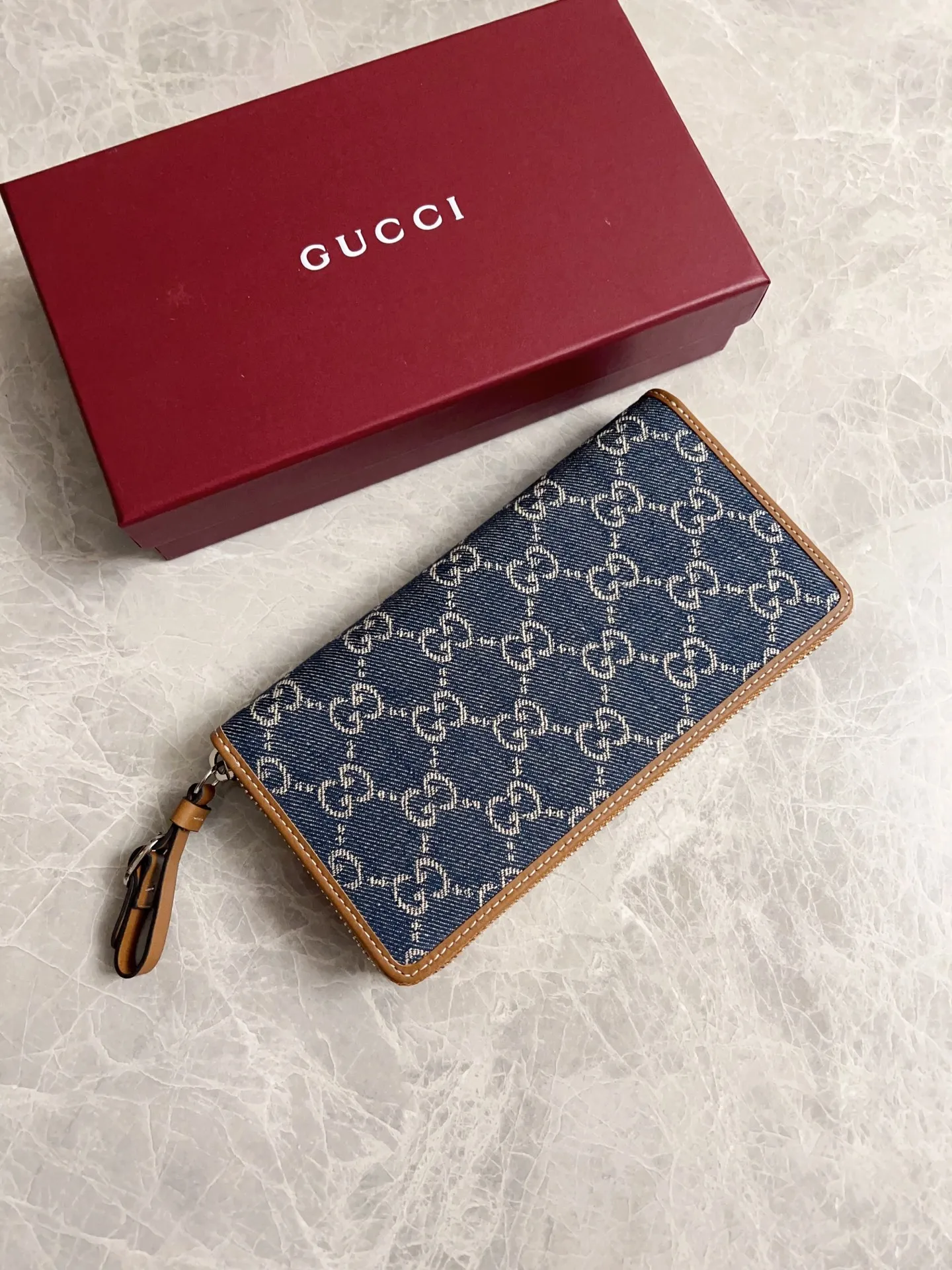 💰450 🇭🇺🇭🇺Original product! 🧽🧽jackie1961 denim denim series launches a new compact and noble style🧽🧽White hardware button pulls, washed denim makes the whole design exude elegance and timelessness🧽🧽Exquisite and fashionable! 🧽🧽Model: 819122, size: 19x10x 2.5cm, color: denim/brown leather