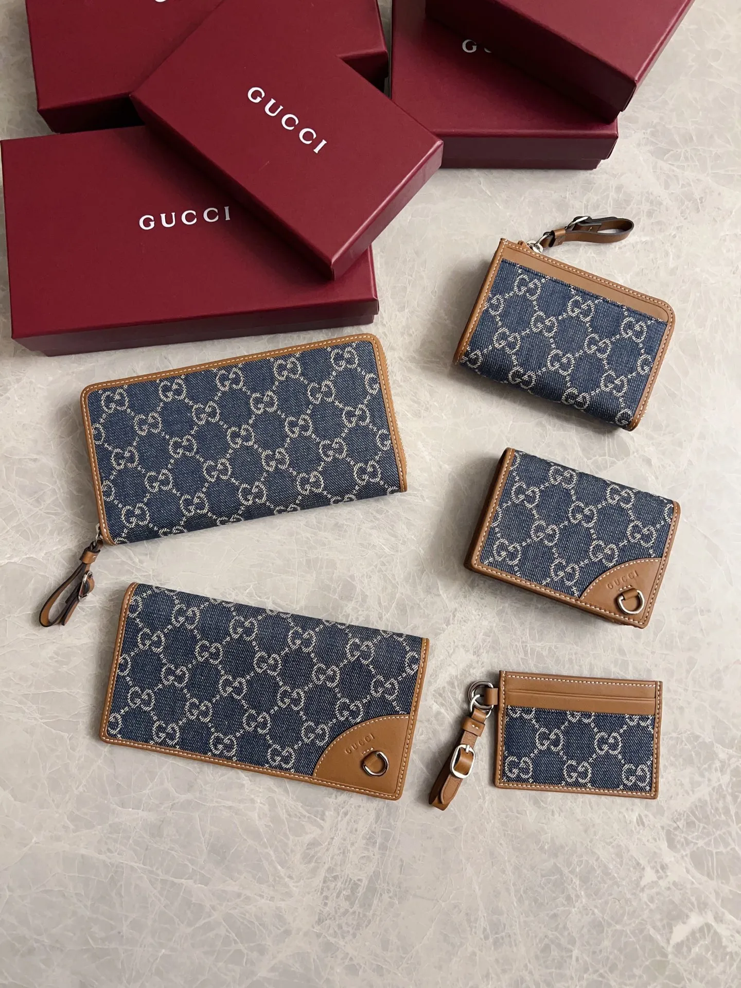 💰450 🇭🇺🇭🇺Original product! 🧽🧽jackie1961 denim denim series launches a new compact and noble style🧽🧽White hardware button pulls, washed denim makes the whole design exude elegance and timelessness🧽🧽Exquisite and fashionable! 🧽🧽Model: 819122, size: 19x10x 2.5cm, color: denim/brown leather