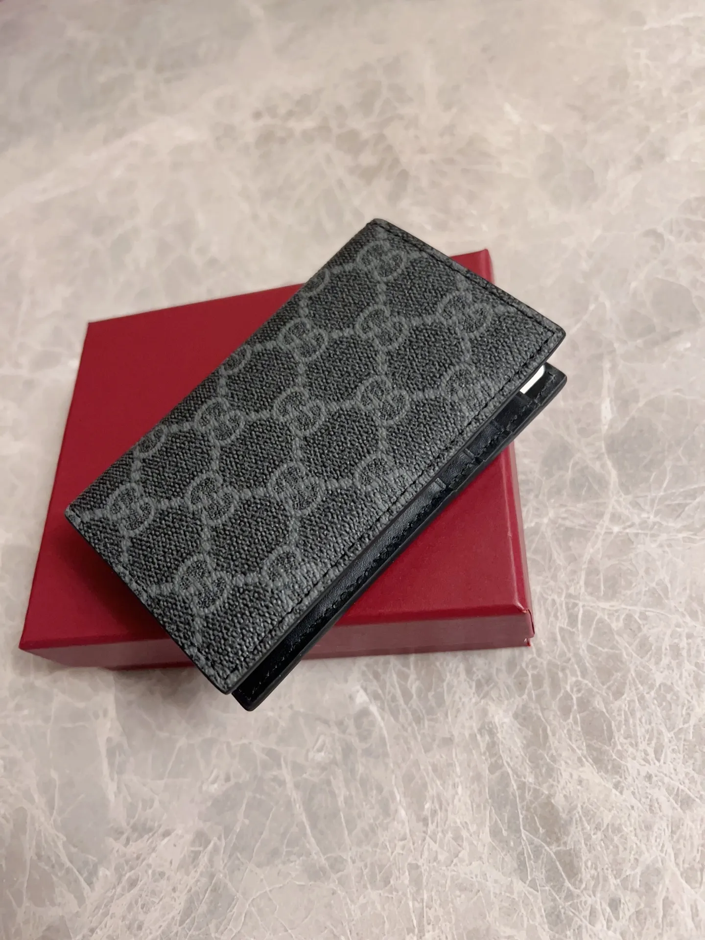 💰310 🇭🇺🇭🇺GG Emblem series reinterprets the classic double G pattern with creative design and innovative functions. 🍃🍃New granular PVC fabric with original factory calfskin, fashionable and versatile! 🍃🍃Brown, black Style number: 821209 Size: 12x7.5cm