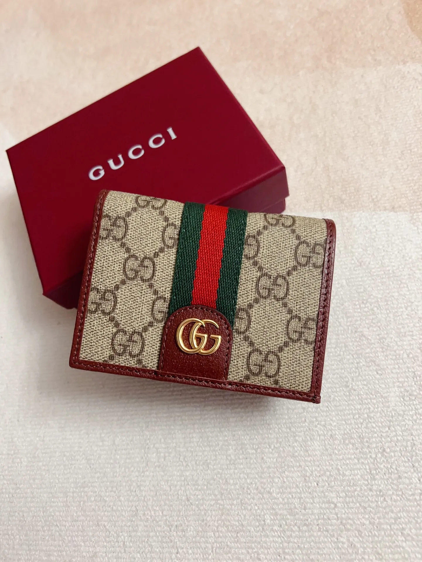 💰360 🇭🇺🇭🇺 official website synchronizes new styles! Ophidia series ~ short clip wallet, 🍉🍉 made of GG Supreme original factory pig grain first-layer cowhide with PVC 🍉🍉 equipped with iconic double G hardware marks, classic red and green webbing, exquisitely made! 🍉🍉Model number: 838487🍉🍉Size: 11x8x3cm, color: brown maroon