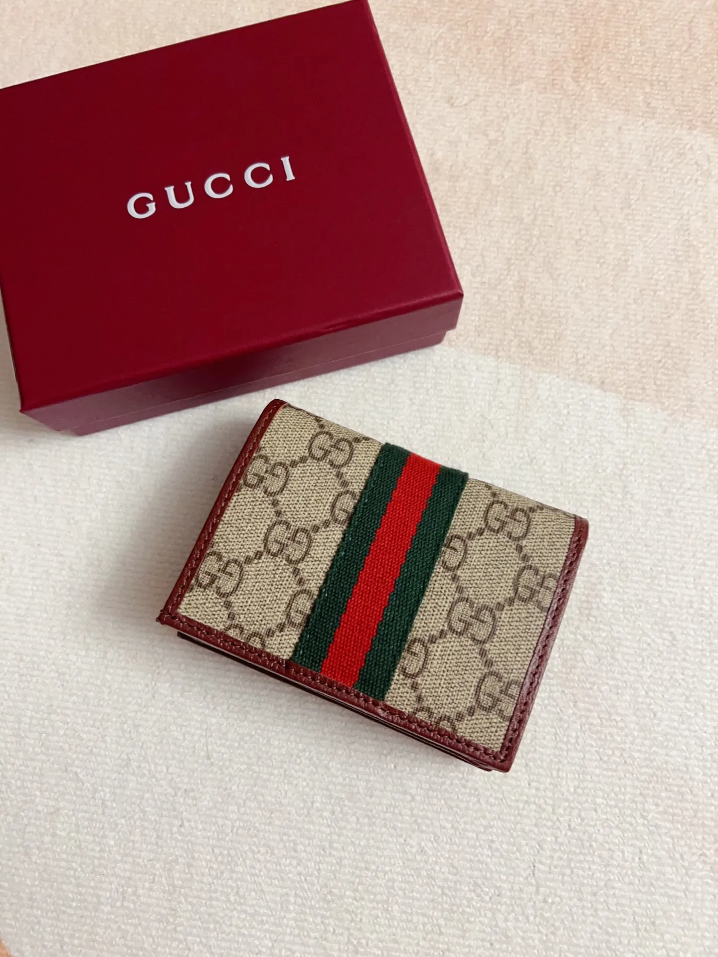 💰360 🇭🇺🇭🇺 official website synchronizes new styles! Ophidia series ~ short clip wallet, 🍉🍉 made of GG Supreme original factory pig grain first-layer cowhide with PVC 🍉🍉 equipped with iconic double G hardware marks, classic red and green webbing, exquisitely made! 🍉🍉Model number: 838487🍉🍉Size: 11x8x3cm, color: brown maroon