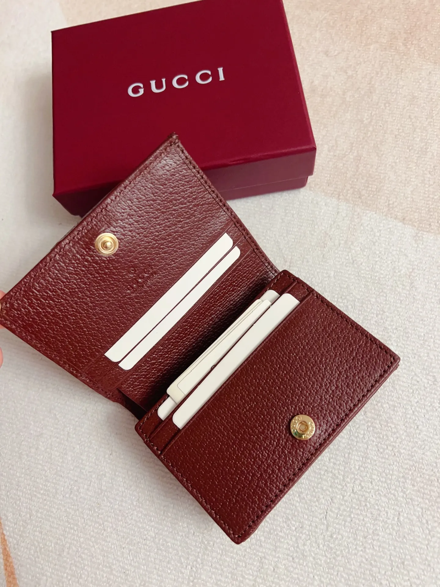 💰360 🇭🇺🇭🇺 official website synchronizes new styles! Ophidia series ~ short clip wallet, 🍉🍉 made of GG Supreme original factory pig grain first-layer cowhide with PVC 🍉🍉 equipped with iconic double G hardware marks, classic red and green webbing, exquisitely made! 🍉🍉Model number: 838487🍉🍉Size: 11x8x3cm, color: brown maroon