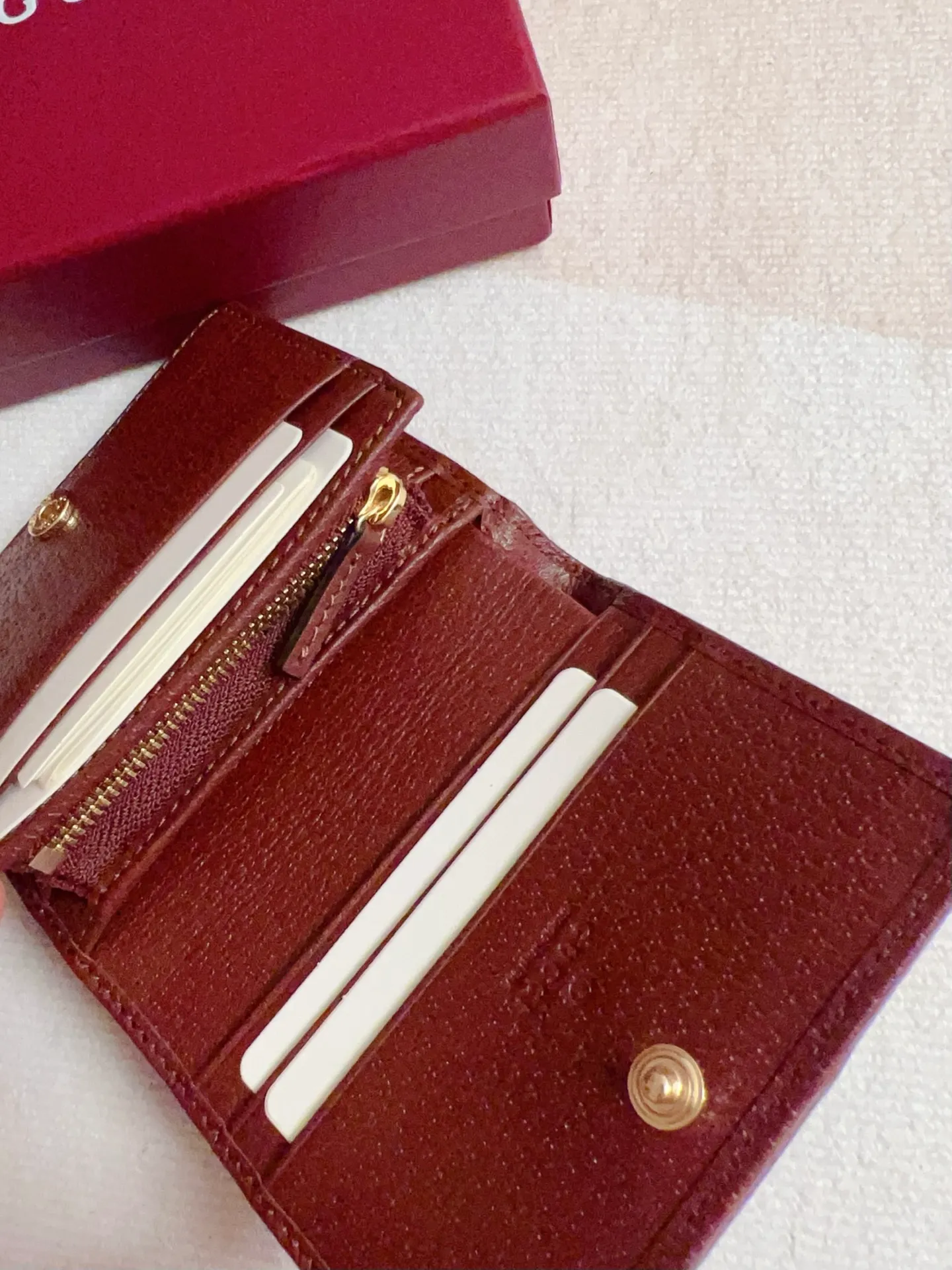 💰360 🇭🇺🇭🇺 official website synchronizes new styles! Ophidia series ~ short clip wallet, 🍉🍉 made of GG Supreme original factory pig grain first-layer cowhide with PVC 🍉🍉 equipped with iconic double G hardware marks, classic red and green webbing, exquisitely made! 🍉🍉Model number: 838487🍉🍉Size: 11x8x3cm, color: brown maroon