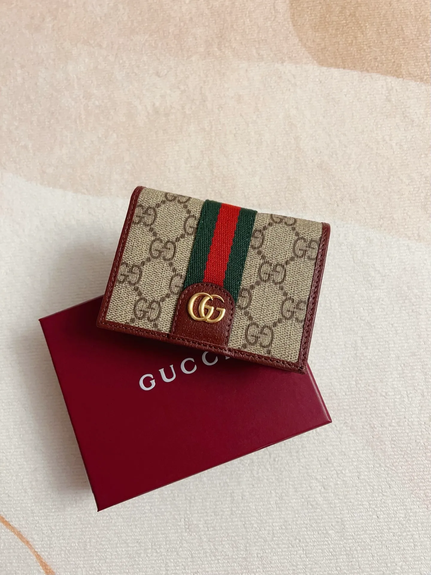 💰360 🇭🇺🇭🇺 official website synchronizes new styles! Ophidia series ~ short clip wallet, 🍉🍉 made of GG Supreme original factory pig grain first-layer cowhide with PVC 🍉🍉 equipped with iconic double G hardware marks, classic red and green webbing, exquisitely made! 🍉🍉Model number: 838487🍉🍉Size: 11x8x3cm, color: brown maroon
