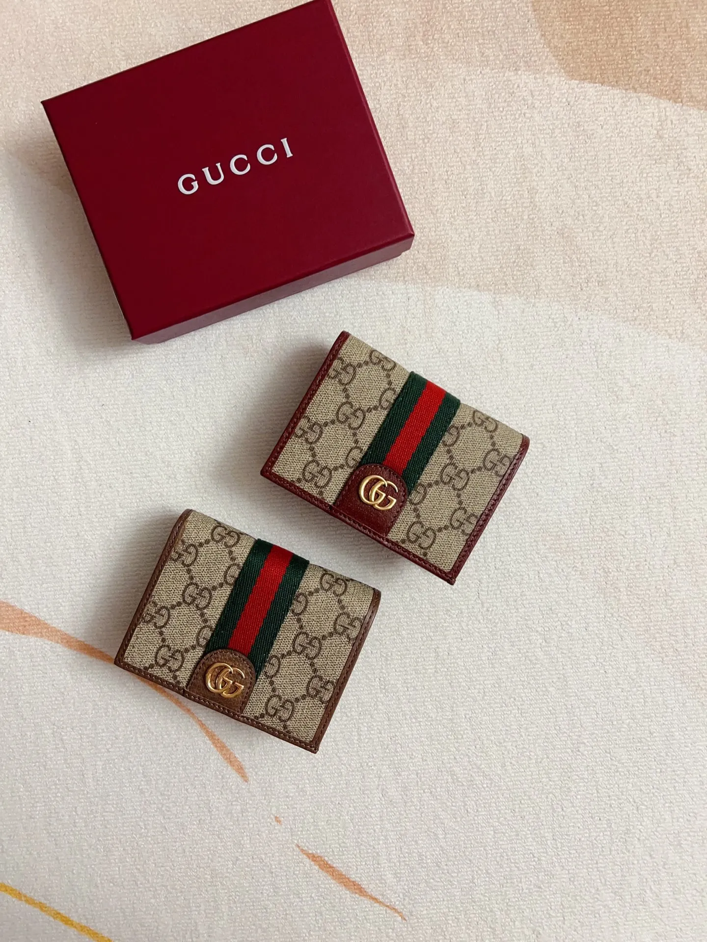💰360 🇭🇺🇭🇺 official website synchronizes new styles! Ophidia series ~ short clip wallet, 🍉🍉 made of GG Supreme original factory pig grain first-layer cowhide with PVC 🍉🍉 equipped with iconic double G hardware marks, classic red and green webbing, exquisitely made! 🍉🍉Model number: 838487🍉🍉Size: 11x8x3cm, color: brown maroon