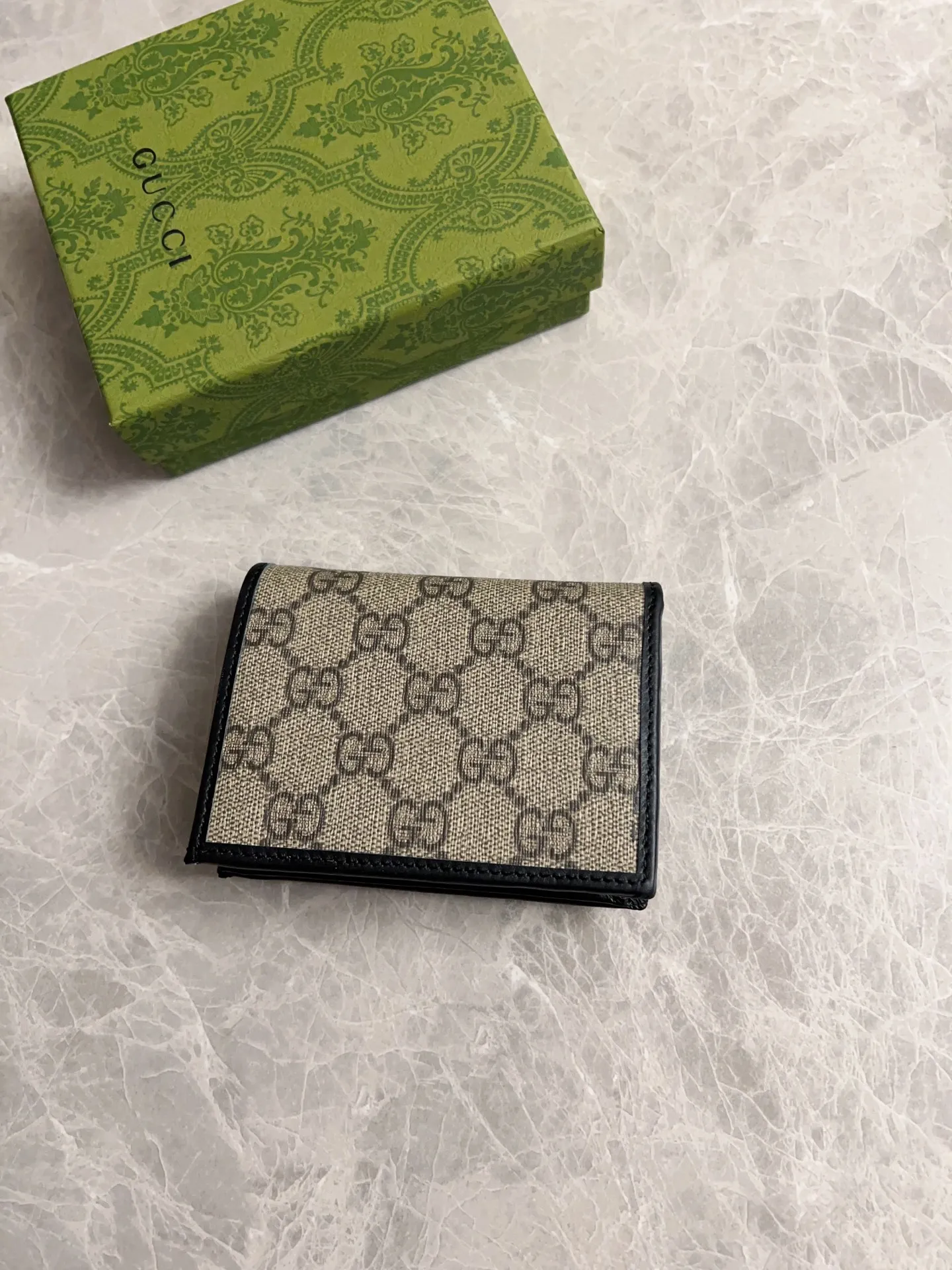 💰360 🇭🇺🇭🇺🐡🐡Newly launched Gucci made of GG Supreme high-end artificial canvas and cowhide material 🐡🐡1955 Horsebit Card Holder This series adopts the same double-ring and long strip design as the handbag 🐡🐡This detail is inspired by the brand’s equestrian origins 🐡🐡It is one of Gucci’s classic heritage🐡🐡It is also one of the brand’s most representative symbolic elements🐡🐡Model: 621887, size: width 11x height 8.5x side width 3cm