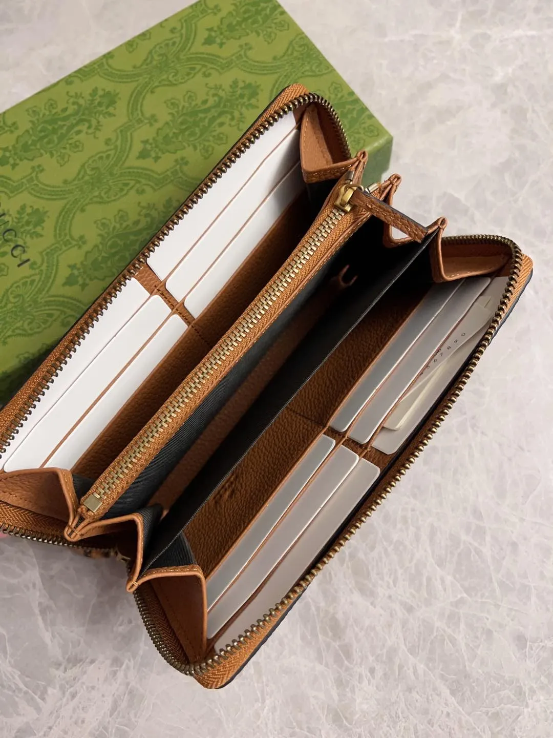 💰460 🇭🇺🇭🇺GG Marmont series long clips are available! Exquisite and generous! Model: 739499. Size: 19.5*11*3cm. Color: black/burgundy/brown/original leather.