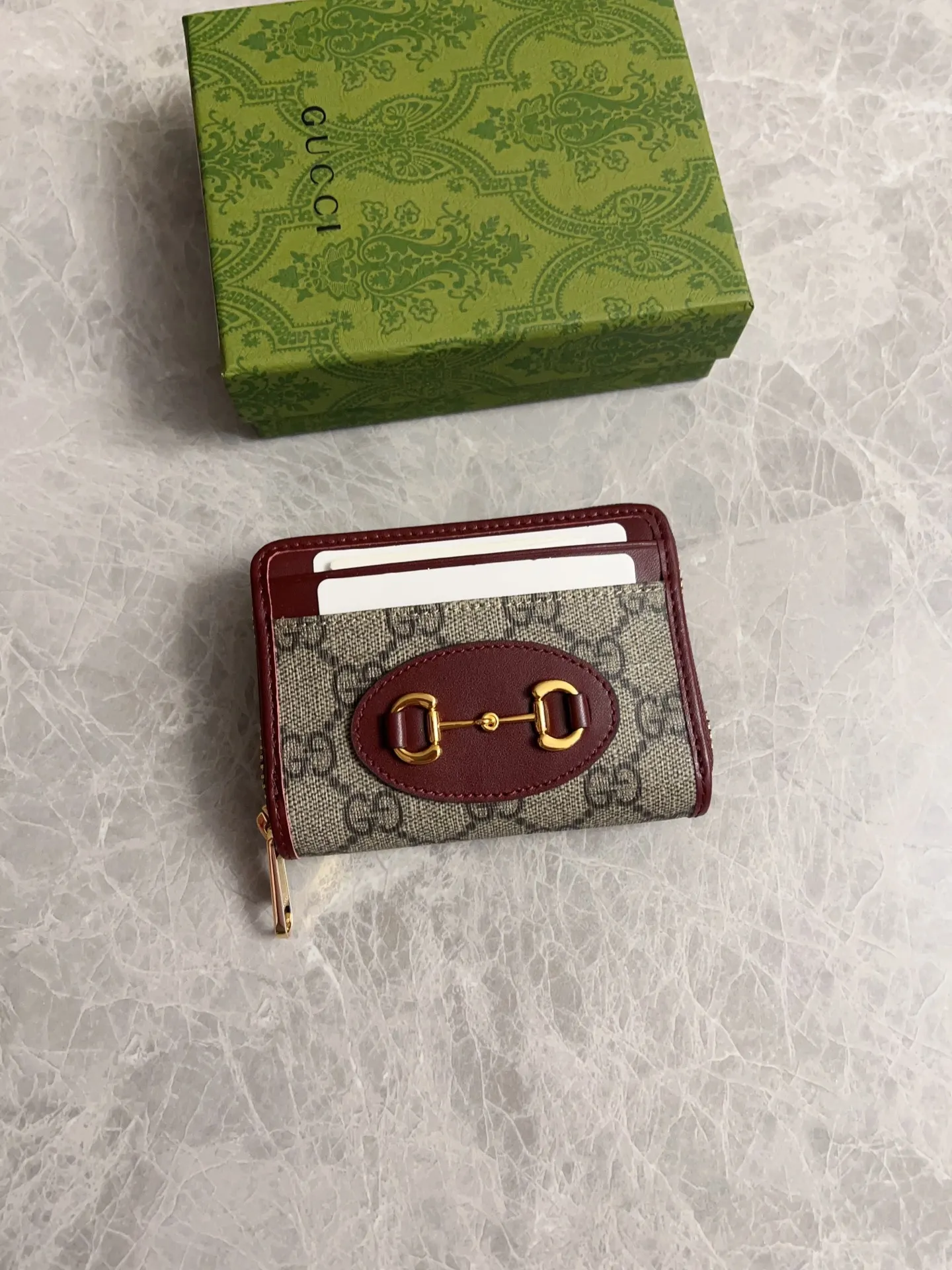 💰380 🇭🇺🇭🇺GG Marmont series🧼🧼Card holder~Business card collection in one🧼🧼Elegant and exquisite design, a must-have and versatile item! Super awesome! Model: 658549. Size: 11.5*8.5*3cm. Color: white~brown/PVC