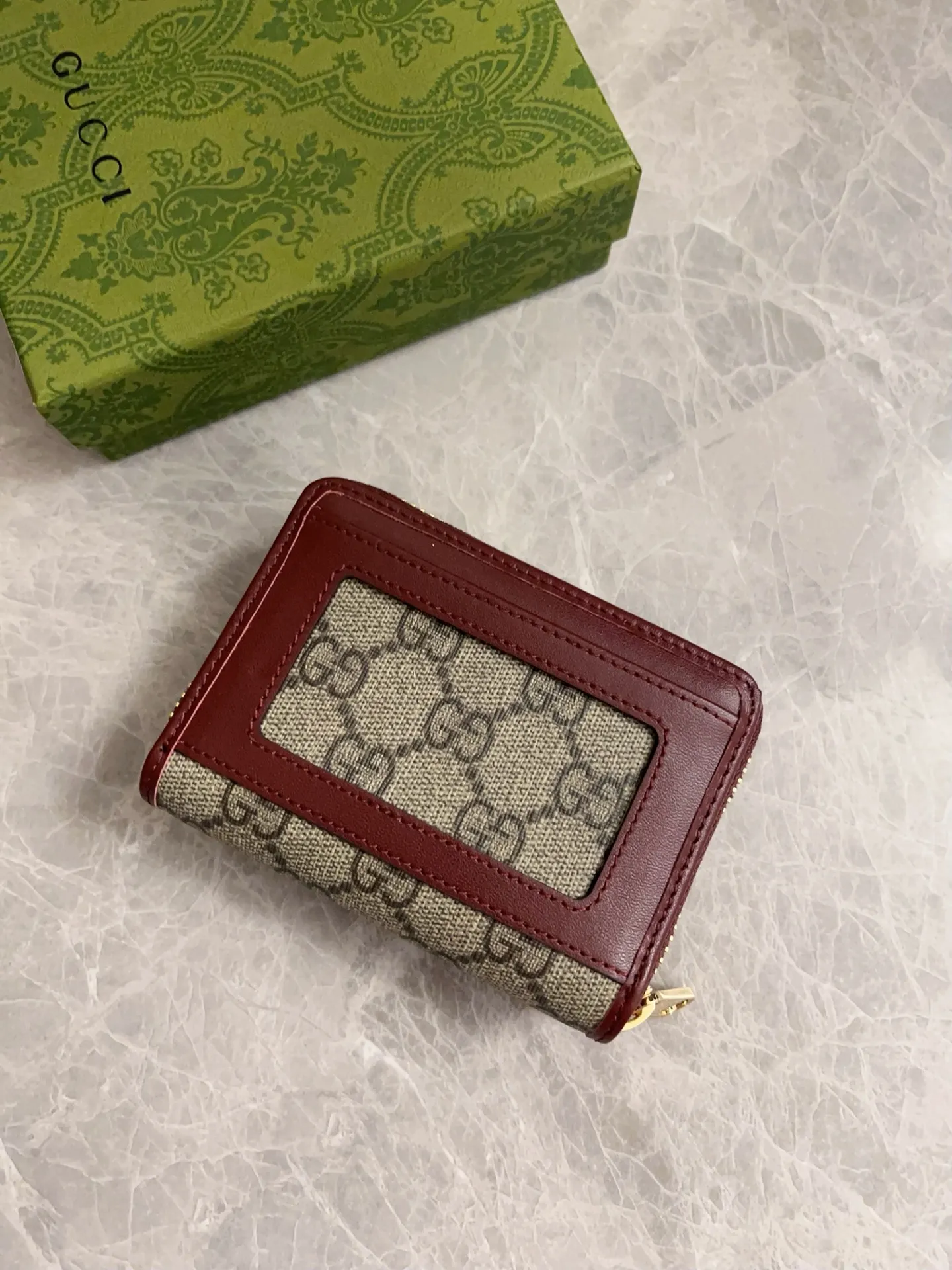 💰380 🇭🇺🇭🇺GG Marmont series🧼🧼Card holder~Business card collection in one🧼🧼Elegant and exquisite design, a must-have and versatile item! Super awesome! Model: 658549. Size: 11.5*8.5*3cm. Color: white~brown/PVC