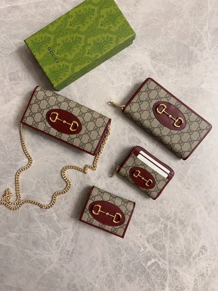 💰380 🇭🇺🇭🇺GG Marmont series🧼🧼Card holder~Business card collection in one🧼🧼Elegant and exquisite design, a must-have and versatile item! Super awesome! Model: 658549. Size: 11.5*8.5*3cm. Color: white~brown/PVC
