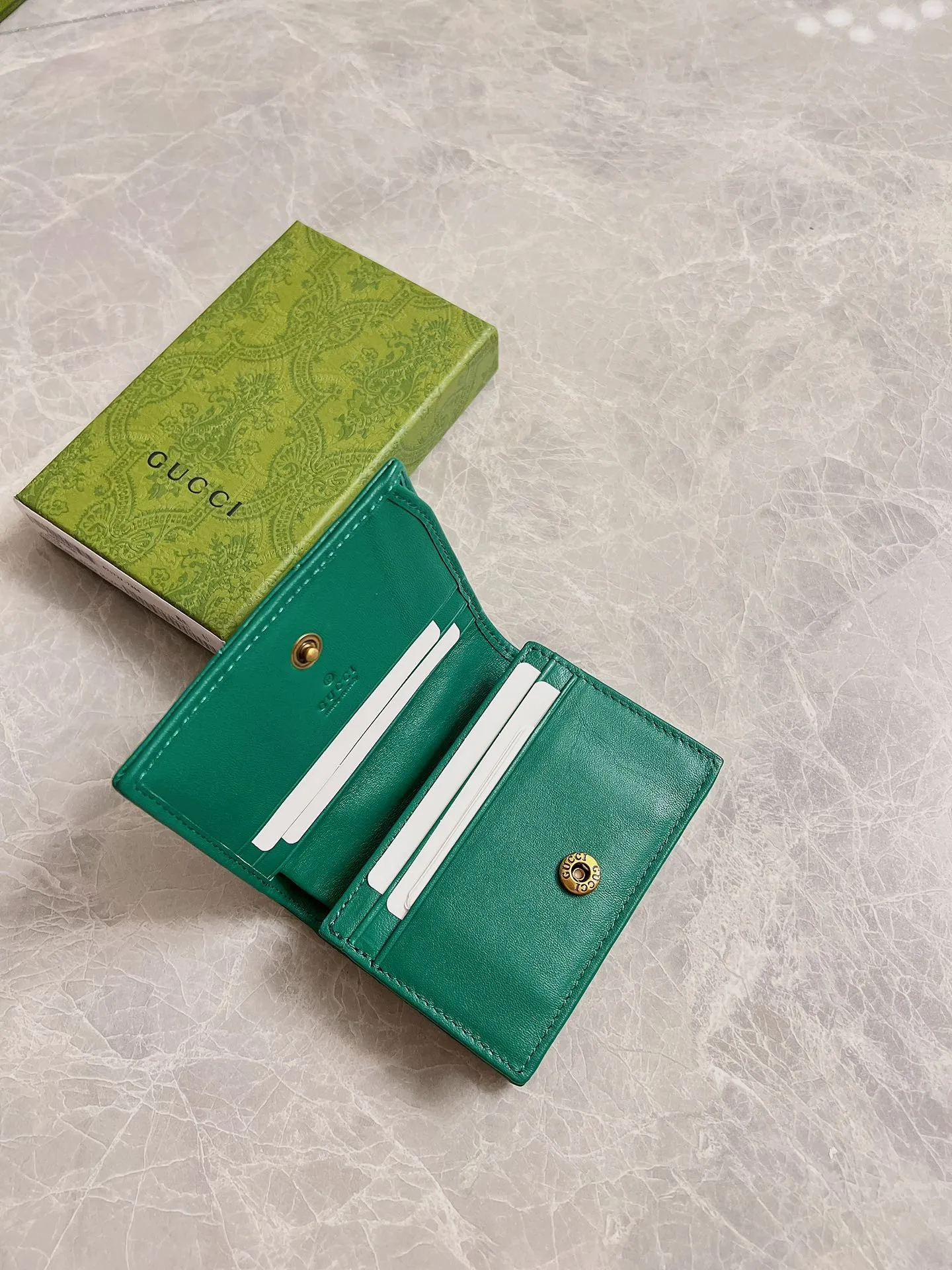 💰340 🇭🇺🇭🇺 The latest ~ GG Marmont card holder 👛👛 chevron pattern quilted original leather, 💋💋 GG logo pattern on the back, bronze hardware accessories 👛👛 Style number: 466492, size: W11*H8*D3 cm , Color: black, bright red, dark green, nude pink
