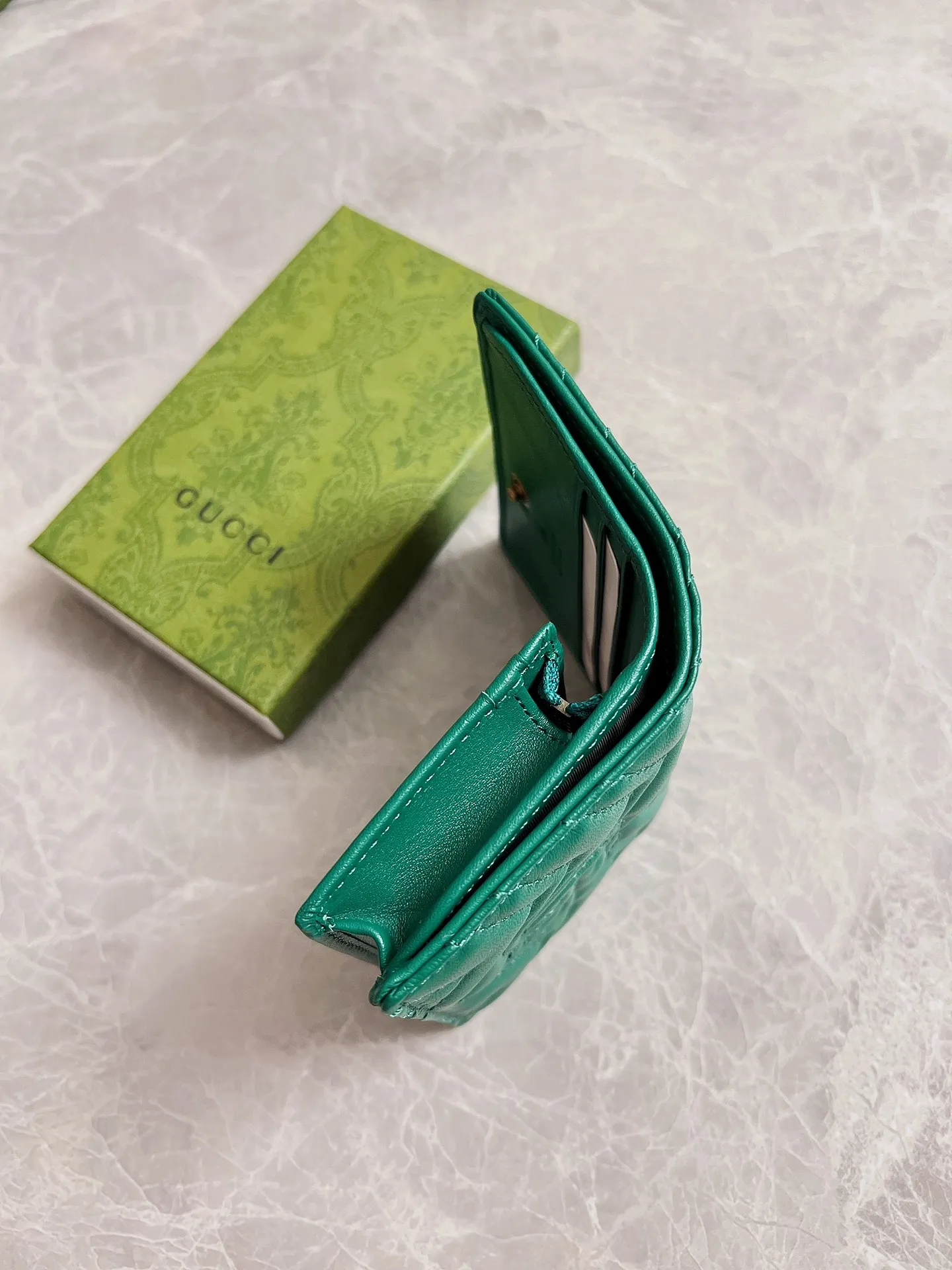 💰340 🇭🇺🇭🇺 The latest ~ GG Marmont card holder 👛👛 chevron pattern quilted original leather, 💋💋 GG logo pattern on the back, bronze hardware accessories 👛👛 Style number: 466492, size: W11*H8*D3 cm , Color: black, bright red, dark green, nude pink