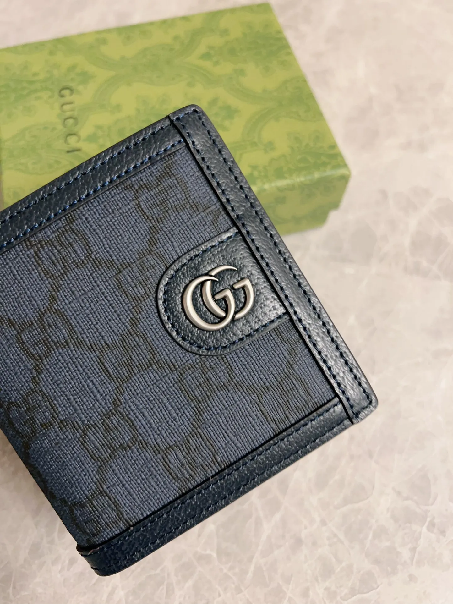 💰320 🇭🇺🇭🇺GucciO’s latest phidia series mid-length wallet bag, the Ophidia series items have endless retro feelings. Dark blue GG Supreme canvas, dark blue cowhide piping, palladium tone hardware Double G Model: 732016 Dimensions: 10x 10cm Color: dark blue/pvc.