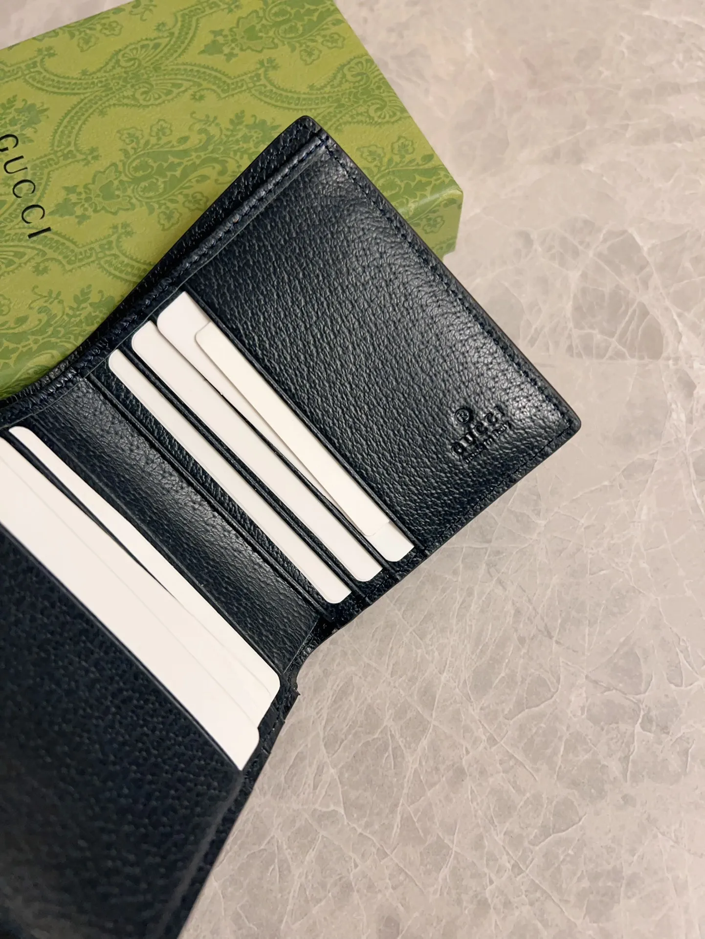 💰320 🇭🇺🇭🇺GucciO’s latest phidia series mid-length wallet bag, the Ophidia series items have endless retro feelings. Dark blue GG Supreme canvas, dark blue cowhide piping, palladium tone hardware Double G Model: 732016 Dimensions: 10x 10cm Color: dark blue/pvc.