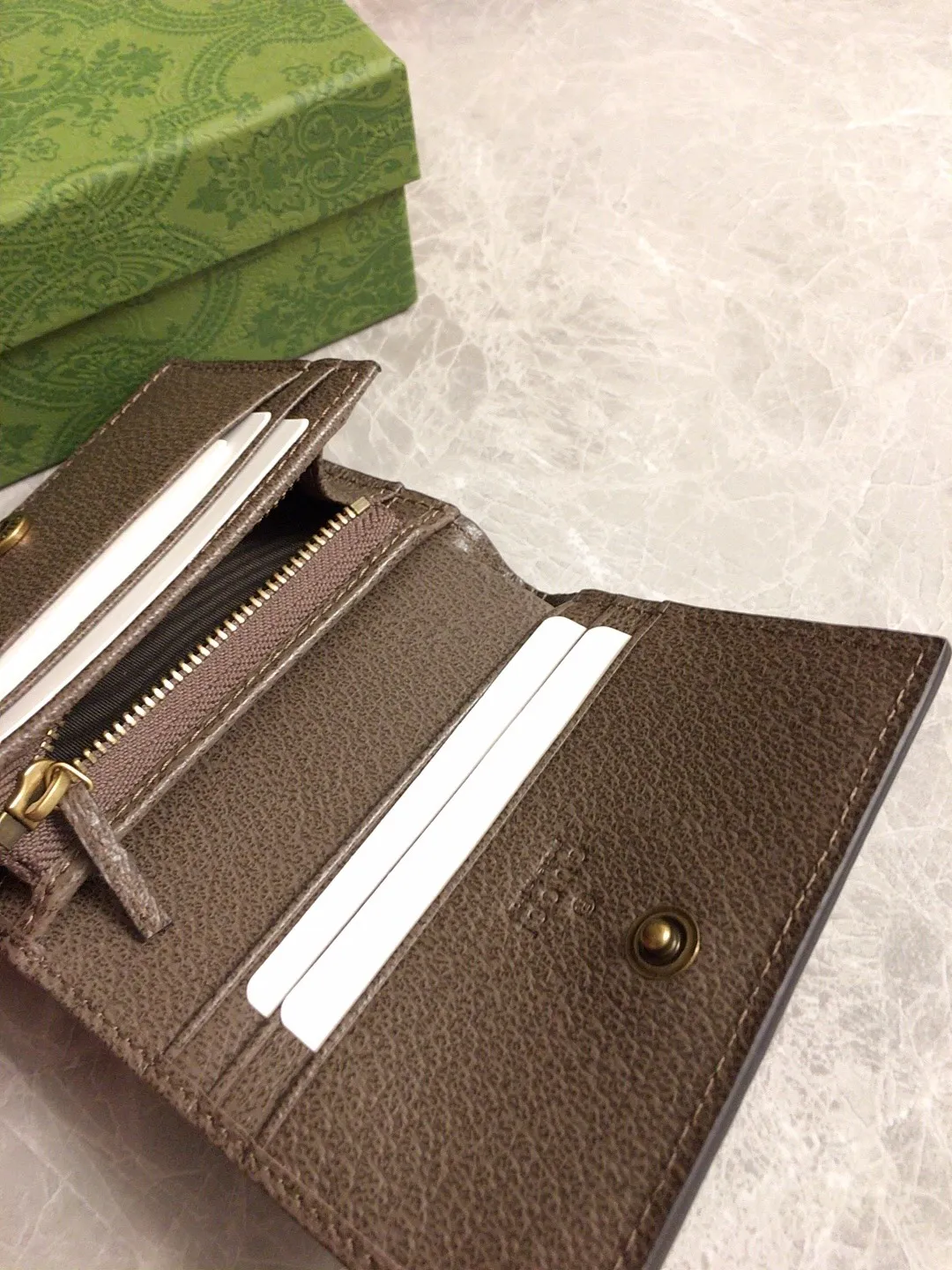 💰400🇭🇺🇭🇺Gucci Diana Bamboo Wallet ~ Card Holder, 🪅🪅 integrates the brand’s recognizable elements, with ingeniously decorated bamboo accessories and monogram details. 🪅🪅This wallet is made of Double G pattern canvas, with unique dimensions and a modern feel. 🪅🪅Model: 658244, size: 11cm×8cm×2.5cm