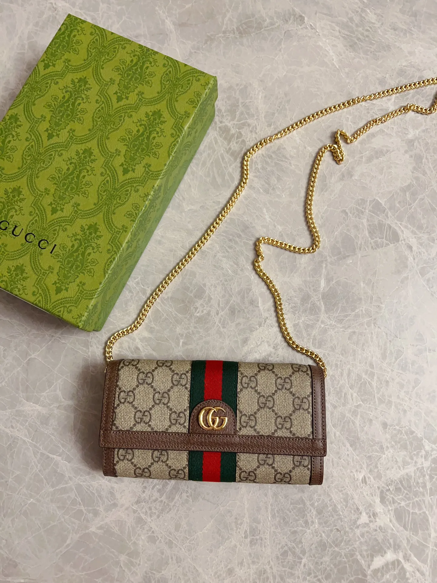 💰640🇭🇺🇭🇺 The new model is synchronized with the official website! Ophidia series ~ chain bag 🌿🌿 is made of GG Supreme high-grade PVC fabric 🌿🌿 with iconic double G hardware marks, classic red and green webbing, exquisite and practical interior 🌿🌿 fashionable and elegant, lightweight and practical, 🌿🌿 model number: 772309, size: 19x10x3cm, color: coffee\red and green belt