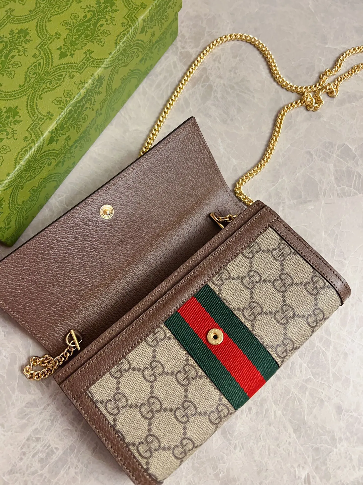 💰640🇭🇺🇭🇺 The new model is synchronized with the official website! Ophidia series ~ chain bag 🌿🌿 is made of GG Supreme high-grade PVC fabric 🌿🌿 with iconic double G hardware marks, classic red and green webbing, exquisite and practical interior 🌿🌿 fashionable and elegant, lightweight and practical, 🌿🌿 model number: 772309, size: 19x10x3cm, color: coffee\red and green belt