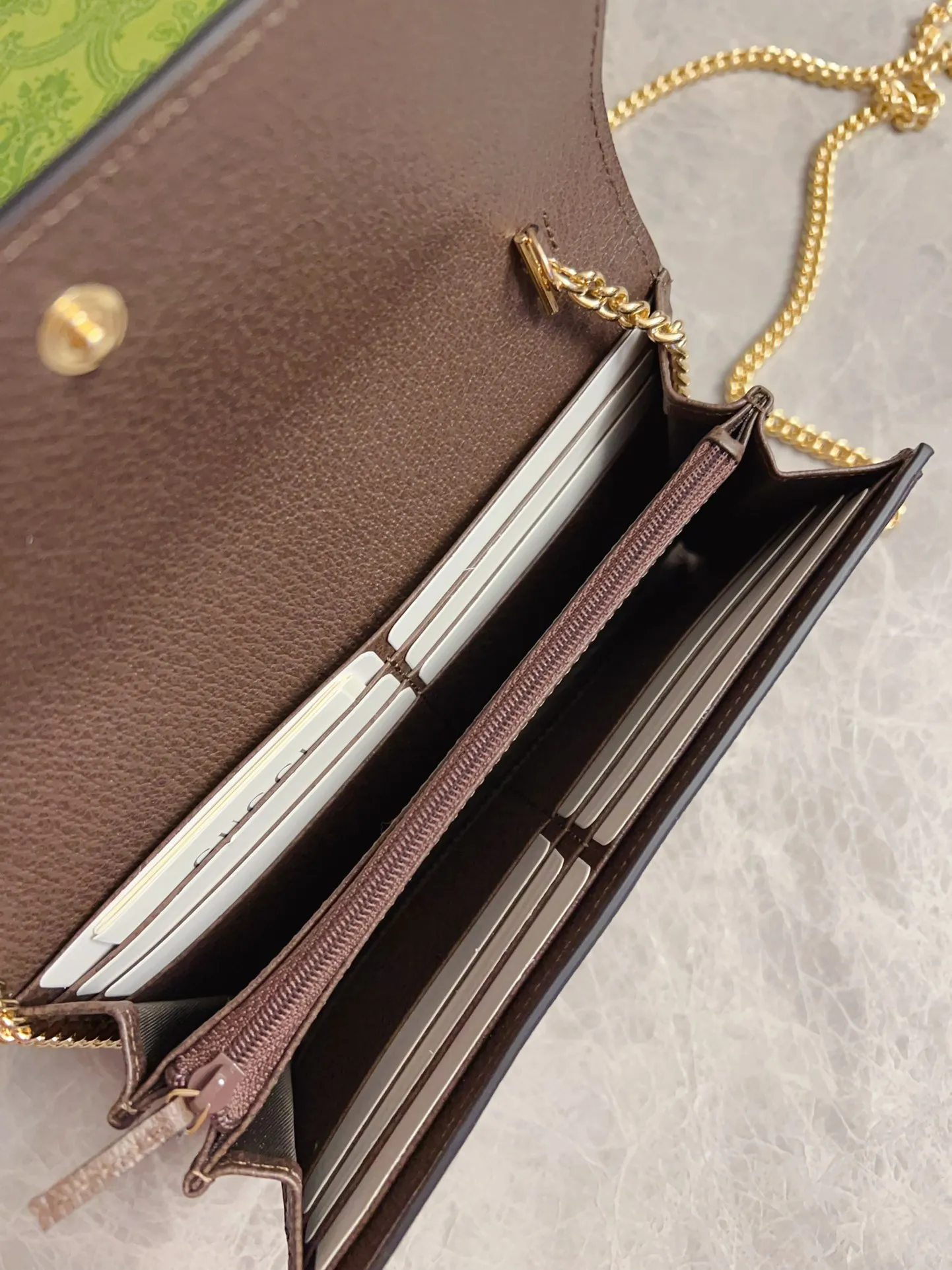 💰640🇭🇺🇭🇺 The new model is synchronized with the official website! Ophidia series ~ chain bag 🌿🌿 is made of GG Supreme high-grade PVC fabric 🌿🌿 with iconic double G hardware marks, classic red and green webbing, exquisite and practical interior 🌿🌿 fashionable and elegant, lightweight and practical, 🌿🌿 model number: 772309, size: 19x10x3cm, color: coffee\red and green belt