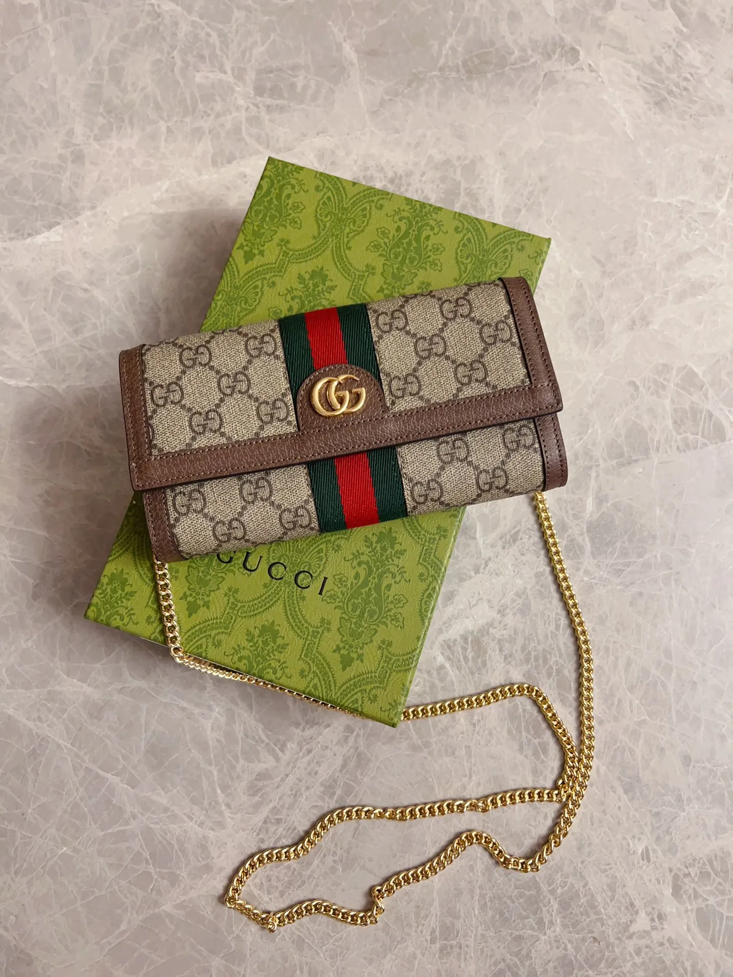 💰640🇭🇺🇭🇺 The new model is synchronized with the official website! Ophidia series ~ chain bag 🌿🌿 is made of GG Supreme high-grade PVC fabric 🌿🌿 with iconic double G hardware marks, classic red and green webbing, exquisite and practical interior 🌿🌿 fashionable and elegant, lightweight and practical, 🌿🌿 model number: 772309, size: 19x10x3cm, color: coffee\red and green belt
