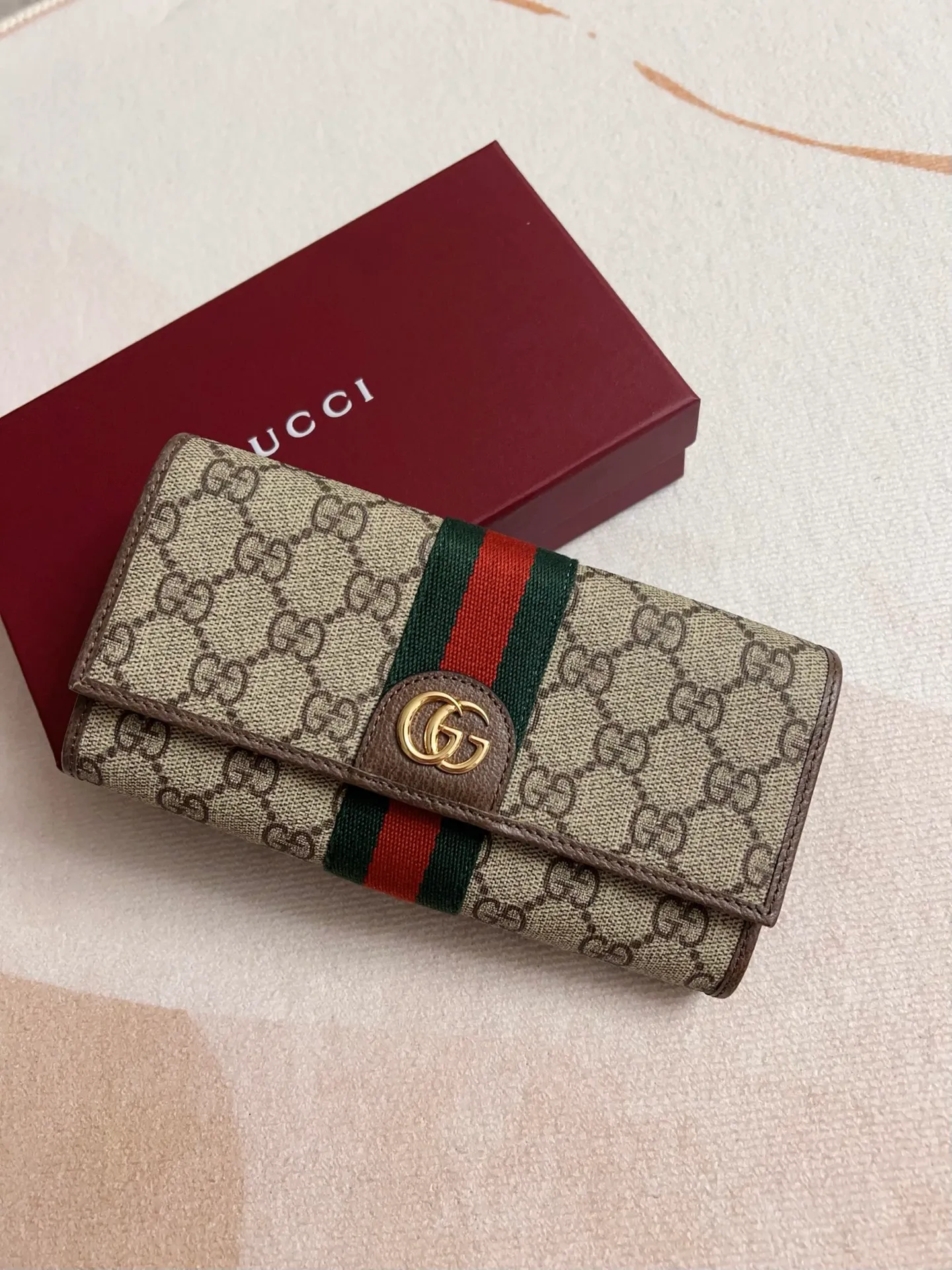 💰440🇭🇺🇭🇺 The official website is synchronized with the new model! Ophidia series ~ long wallet, 🍉🍉 made of GG Supreme original factory pig grain first-layer cowhide with PVC 🍉🍉 equipped with iconic double G hardware marks, classic red and green webbing, exquisitely made! 🍉🍉Model number: 838485🍉🍉Size: W19xH10x3cm, color: brown maroon