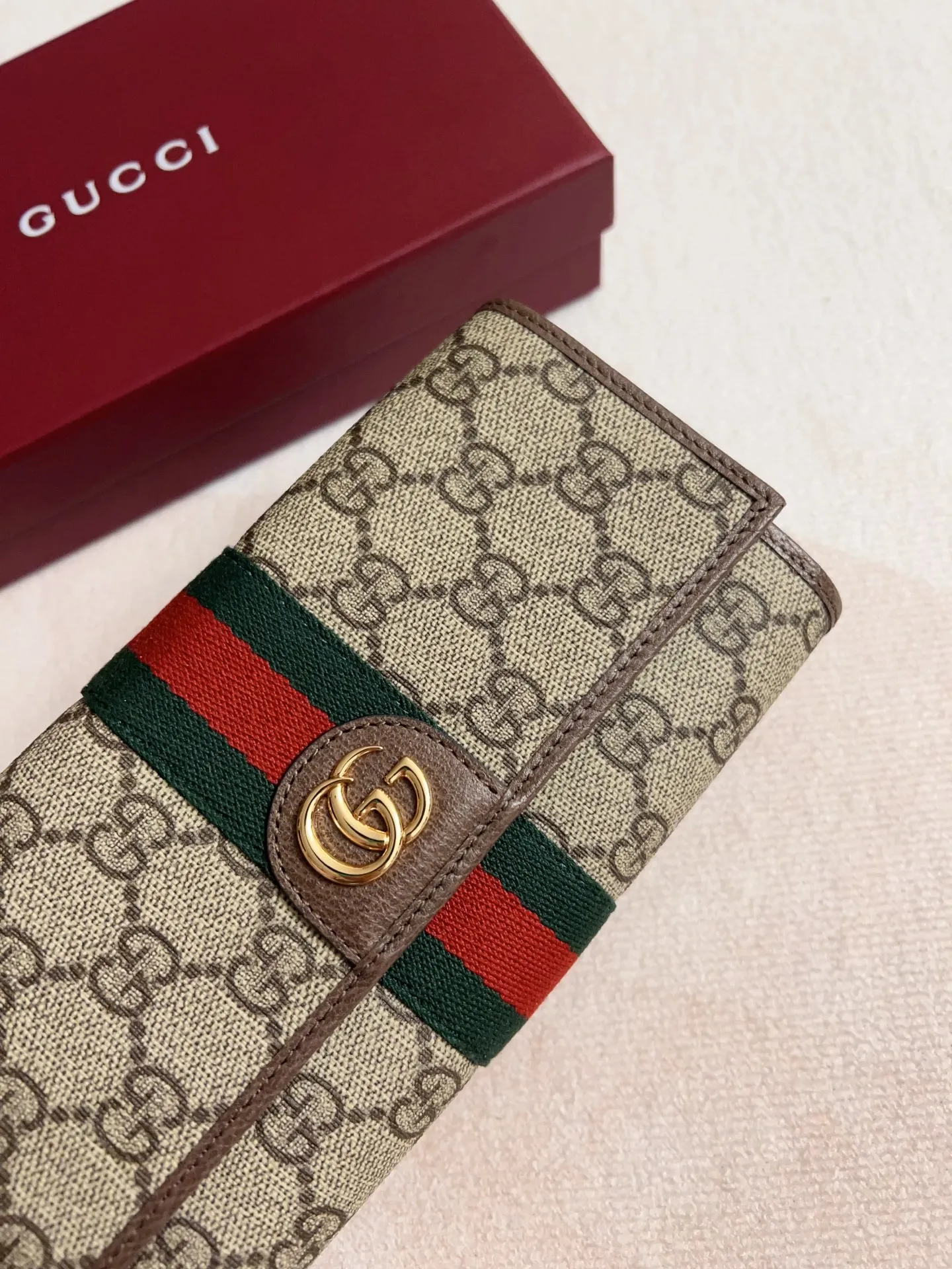 💰440🇭🇺🇭🇺 The official website is synchronized with the new model! Ophidia series ~ long wallet, 🍉🍉 made of GG Supreme original factory pig grain first-layer cowhide with PVC 🍉🍉 equipped with iconic double G hardware marks, classic red and green webbing, exquisitely made! 🍉🍉Model number: 838485🍉🍉Size: W19xH10x3cm, color: brown maroon