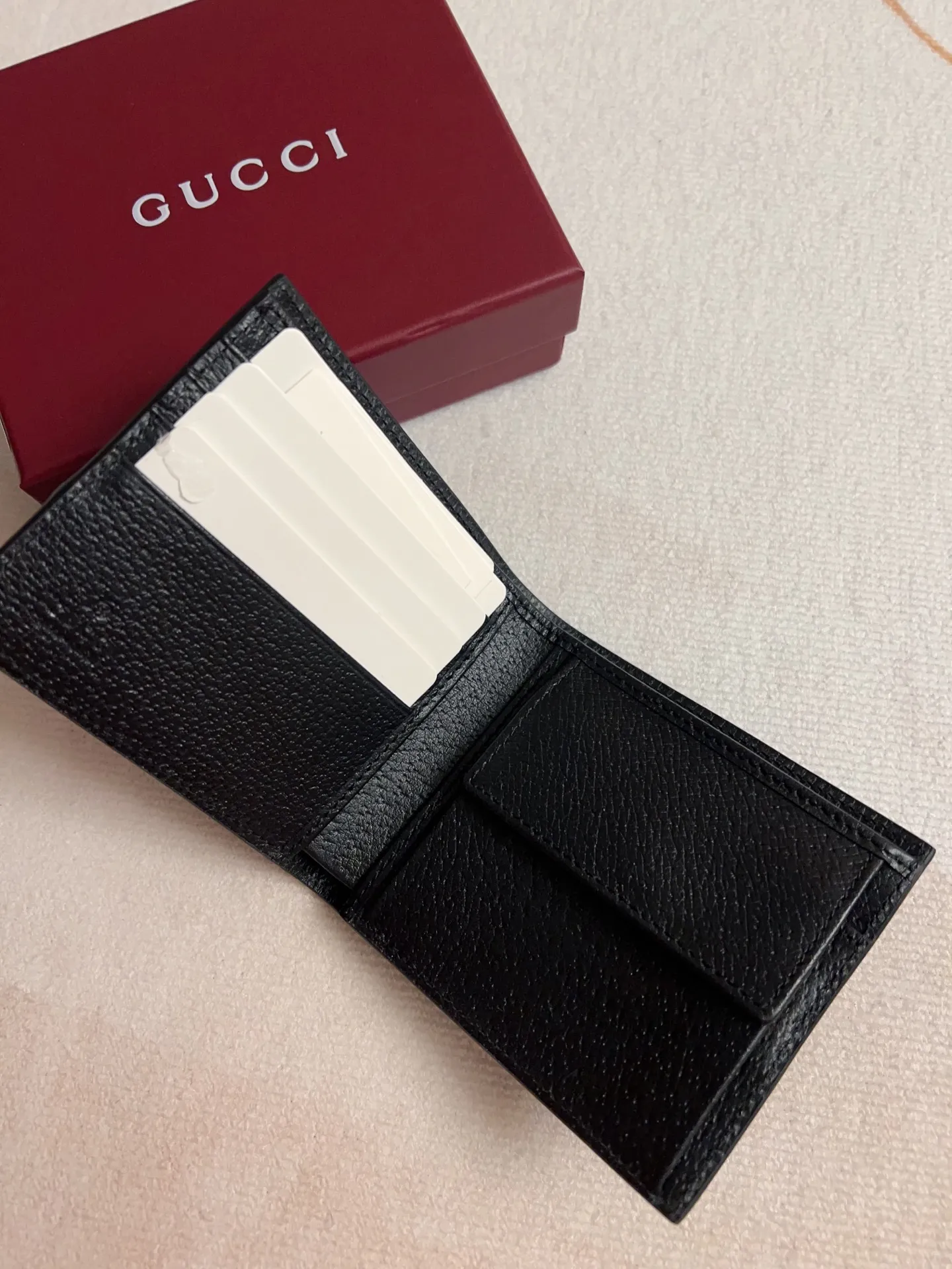 💰320 🇭🇺🇭🇺 The official website is synchronized with the new model! Ophidia series ~ short wallet, 🍊🍊made of GG Supreme original factory pig grain first-layer cowhide 🍊🍊 with iconic double G hardware marks, classic red and green webbing, exquisitely made! 🍊🍊Model number: 834792🍊🍊Size: 11x9cm, color: black