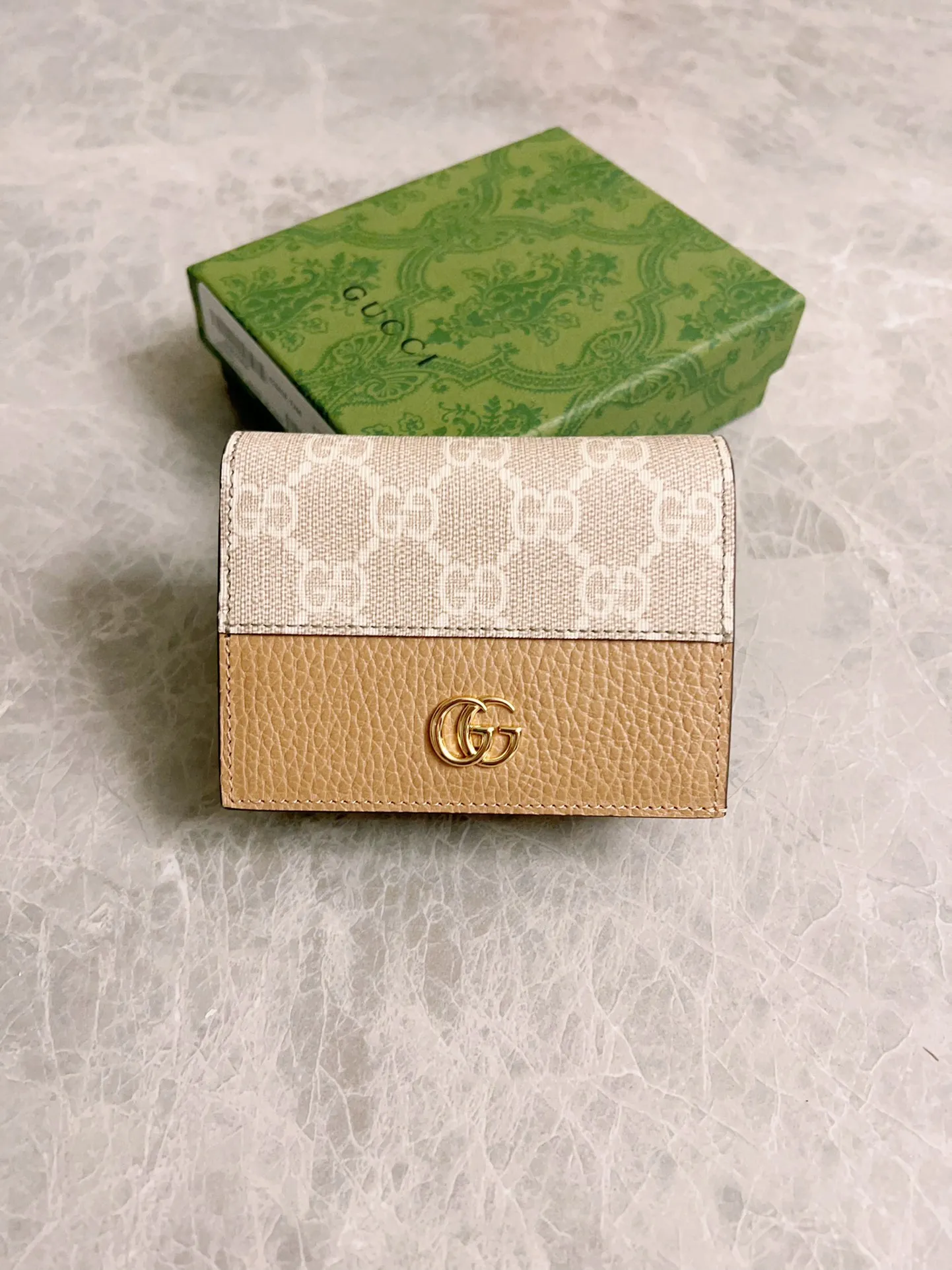 💰360 🇭🇺🇭🇺gucci new product! Using imported original leather and imported thread,‼ ️The new Ophidia series❣ Made of calfskin imported from Italy, equipped with classic double G hardware, a new style and contour support are now available. A structural shape in which the inner side is divided into intervals. 😘Made from top overseas hardware, 💍Model: 658610, Color: Khaki PVC Size: 11x9x3cm