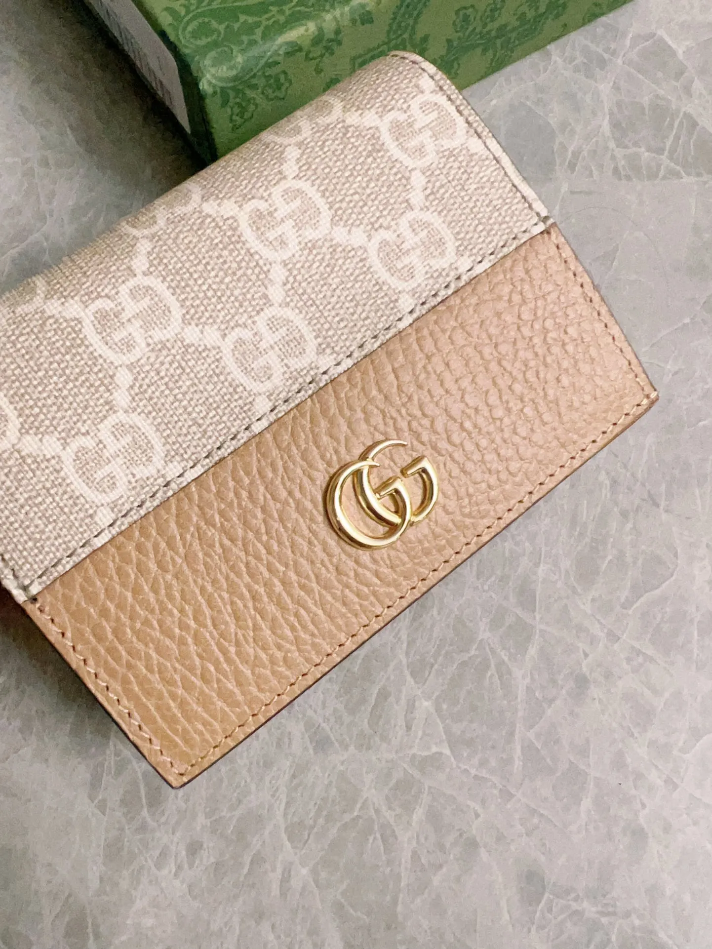 💰360 🇭🇺🇭🇺gucci new product! Using imported original leather and imported thread,‼ ️The new Ophidia series❣ Made of calfskin imported from Italy, equipped with classic double G hardware, a new style and contour support are now available. A structural shape in which the inner side is divided into intervals. 😘Made from top overseas hardware, 💍Model: 658610, Color: Khaki PVC Size: 11x9x3cm
