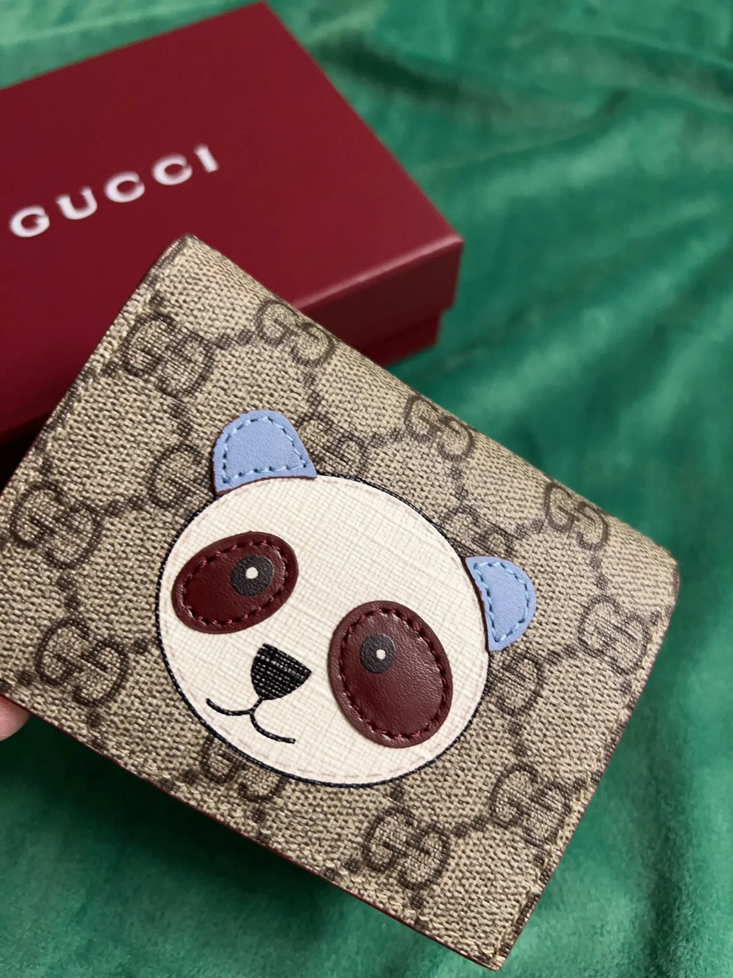 💰360 🇭🇺🇭🇺New products on official website! Exquisite small card holder~wallet🐹🐹PVC with burgundy calfskin, with cute and exquisite cartoon patterns on the leather! 🐹🐹Style number 818767, size: 11x8x3cm, 🐹🐹Little red cat, puppy, panda, owl, exquisite and cute! Original product!