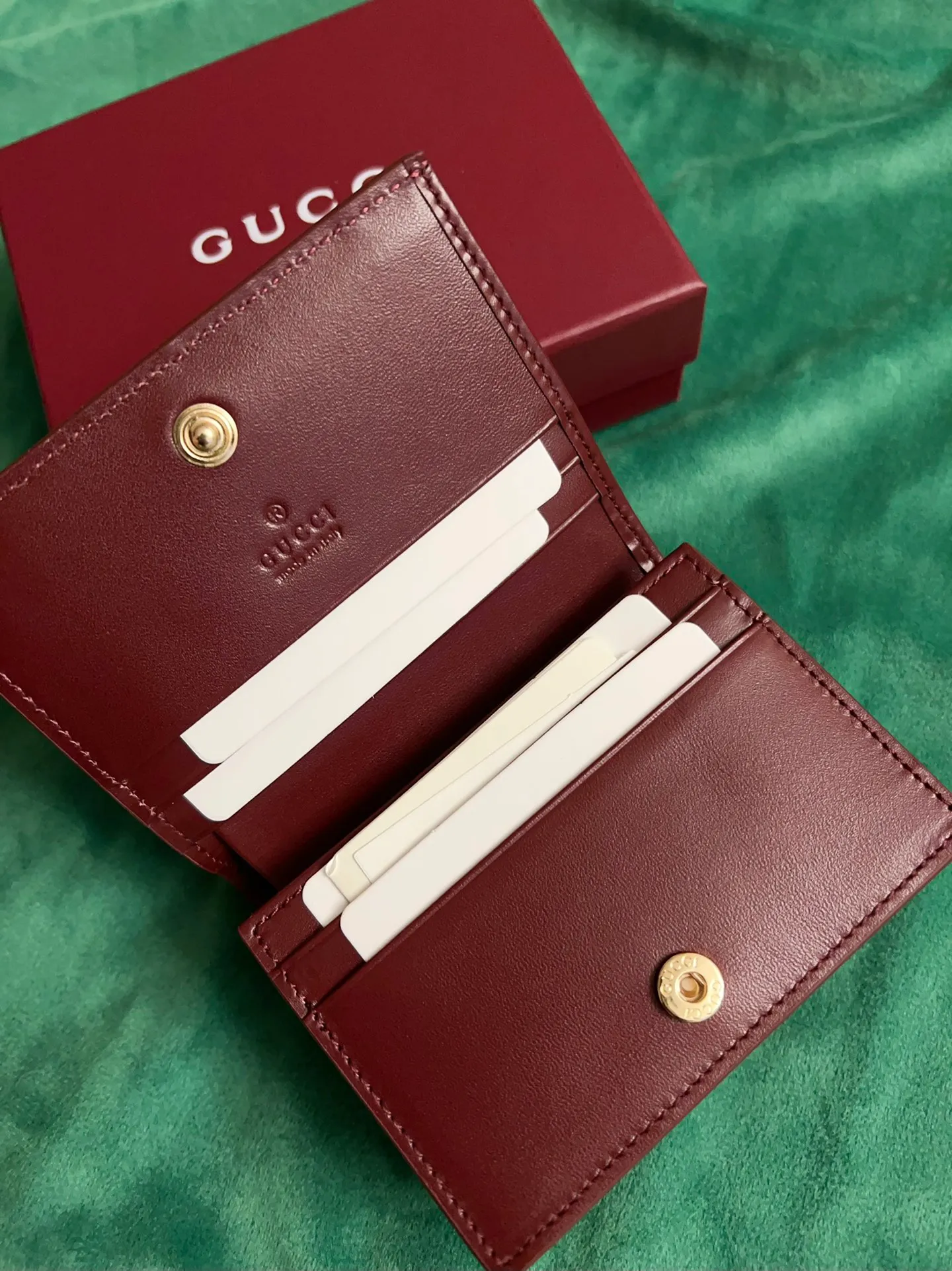 💰360 🇭🇺🇭🇺New products on official website! Exquisite small card holder~wallet🐹🐹PVC with burgundy calfskin, with cute and exquisite cartoon patterns on the leather! 🐹🐹Style number 818767, size: 11x8x3cm, 🐹🐹Little red cat, puppy, panda, owl, exquisite and cute! Original product!