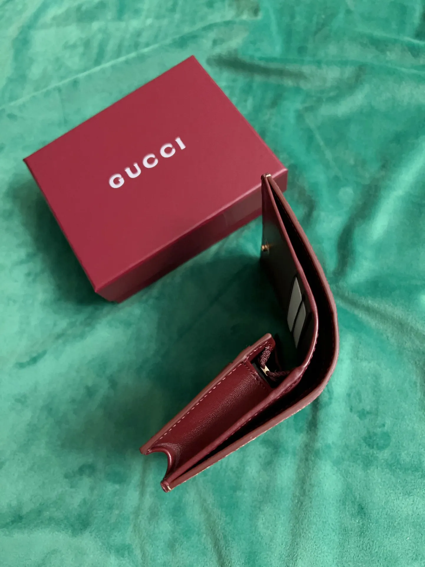 💰360 🇭🇺🇭🇺New products on official website! Exquisite small card holder~wallet🐹🐹PVC with burgundy calfskin, with cute and exquisite cartoon patterns on the leather! 🐹🐹Style number 818767, size: 11x8x3cm, 🐹🐹Little red cat, puppy, panda, owl, exquisite and cute! Original product!