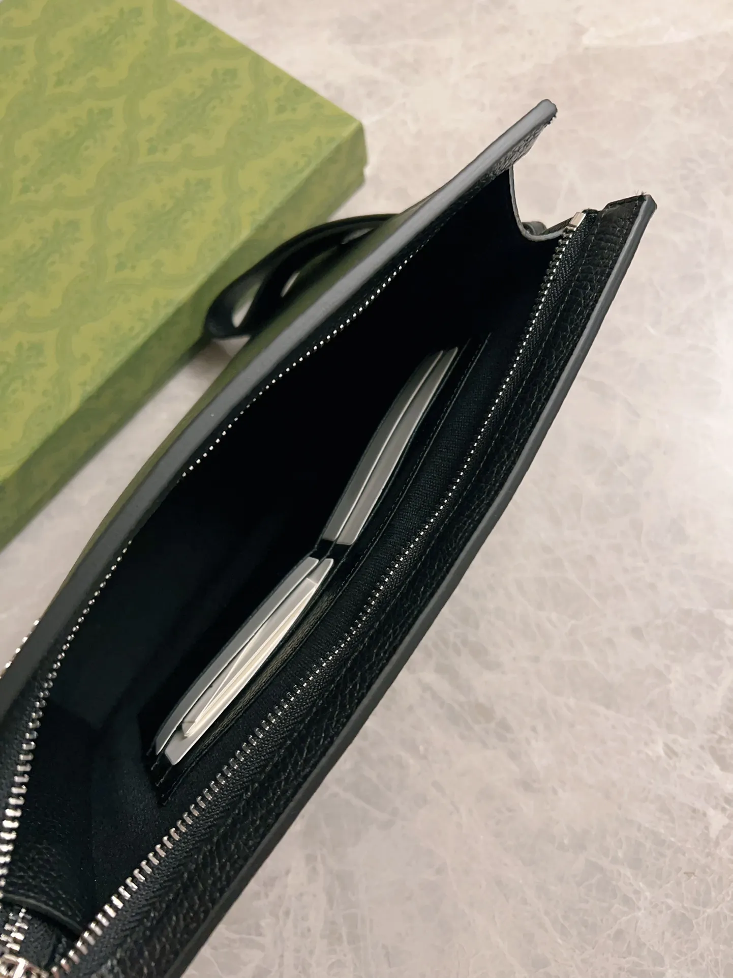 💰700 🇭🇺🇭🇺Counter quality, top-quality original goods, real photos! 🧬🧬Model number: 771155 Black leather🧬🧬Size: 26x18x6cm
