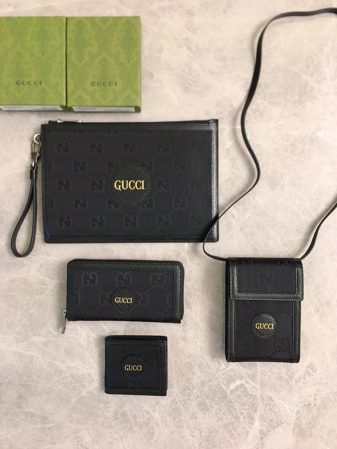 💰520 🇭🇺🇭🇺Official website sync new style‼ ️The 2020 early autumn Gucci Off The Grid series is the first series of Gucci Circular Lines. 🧵The design of this product line makes full use of a variety of recyclable and sustainably sourced organic bio-based materials 🧵Regenerated nylon is made of recyclable sewing threads and accessories 🧵Relying on a bright opaque background to highlight the brand's unique GG pattern element! 🧵Black leather piping, brass alloy metal accessories, decorated with Gucci brand genuine cowhide logo! 🧵Model: 625598, size: 30x20